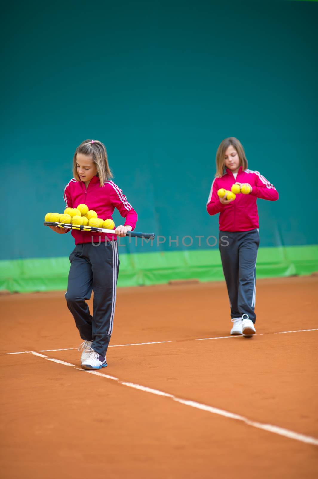 children to tennis school