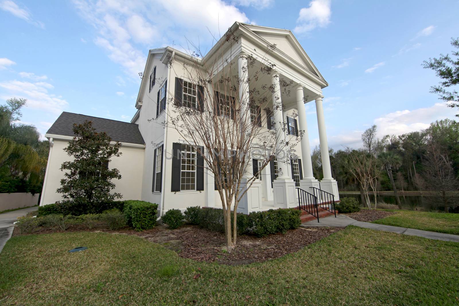 The front exterior of a home in Florida