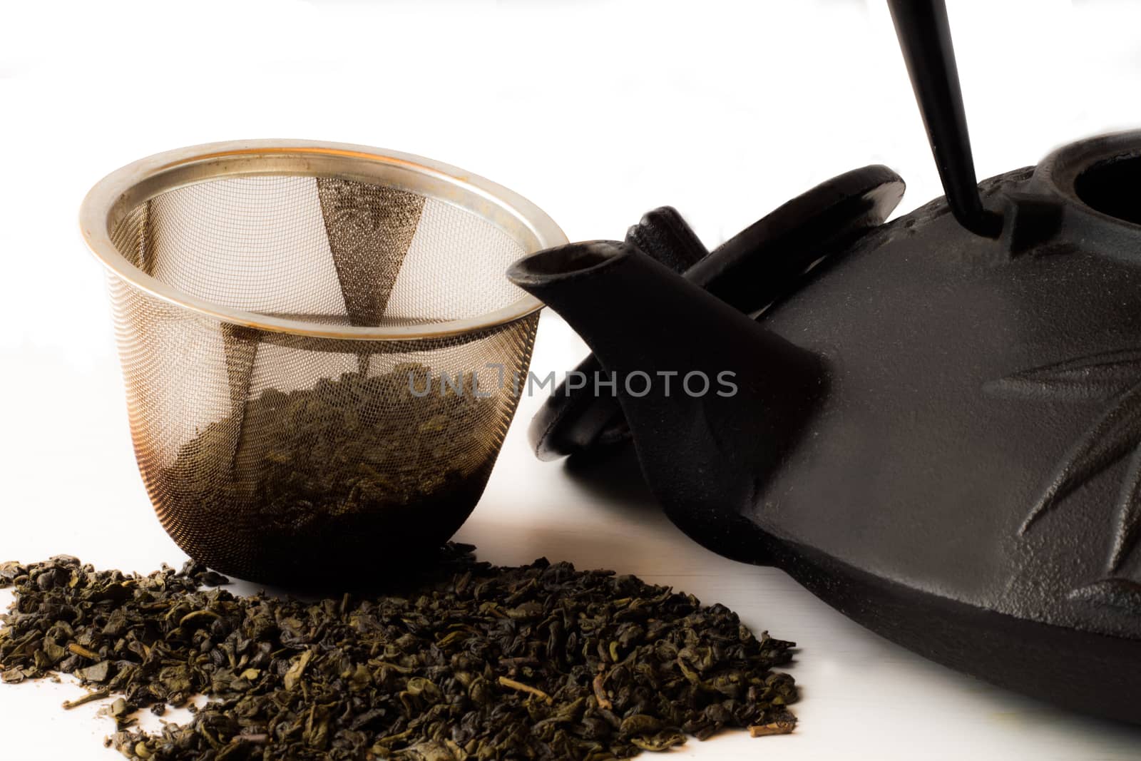 Teapot and tea leaves by Carbonas