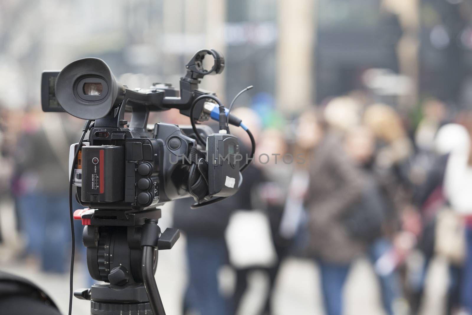 TV broadcasting. Media coverage of an event.