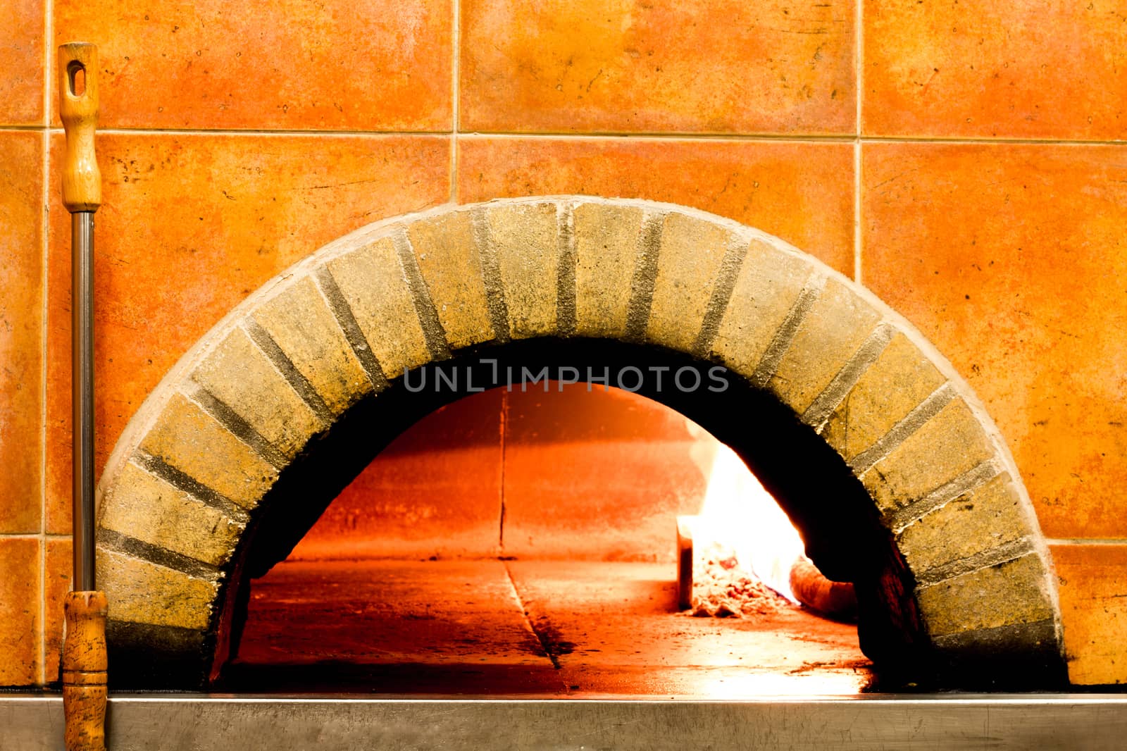 Close-up oven for make a pizza by Carbonas