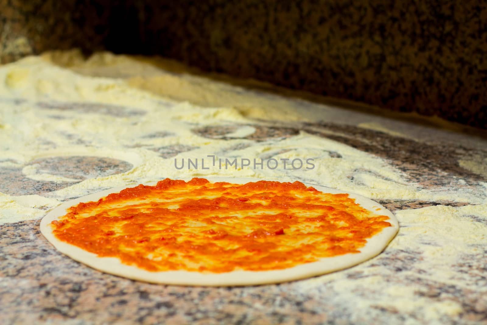 Close-up of pizza whit tomato afeter the cooking