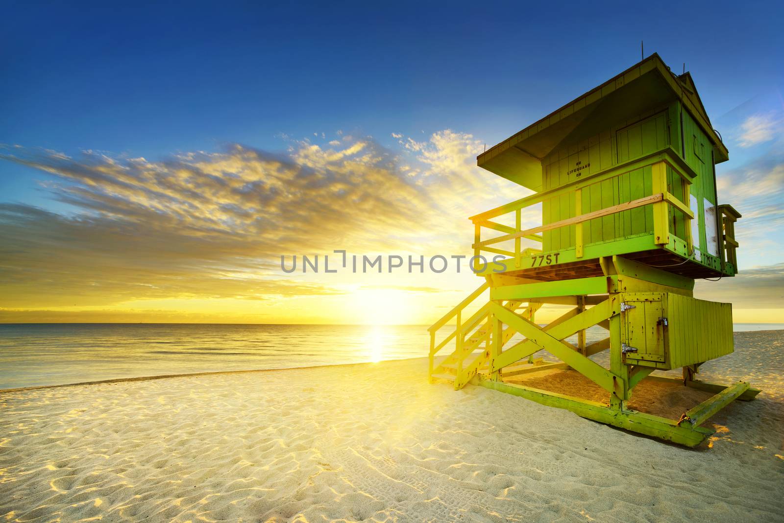 Miami South Beach sunrise by ventdusud