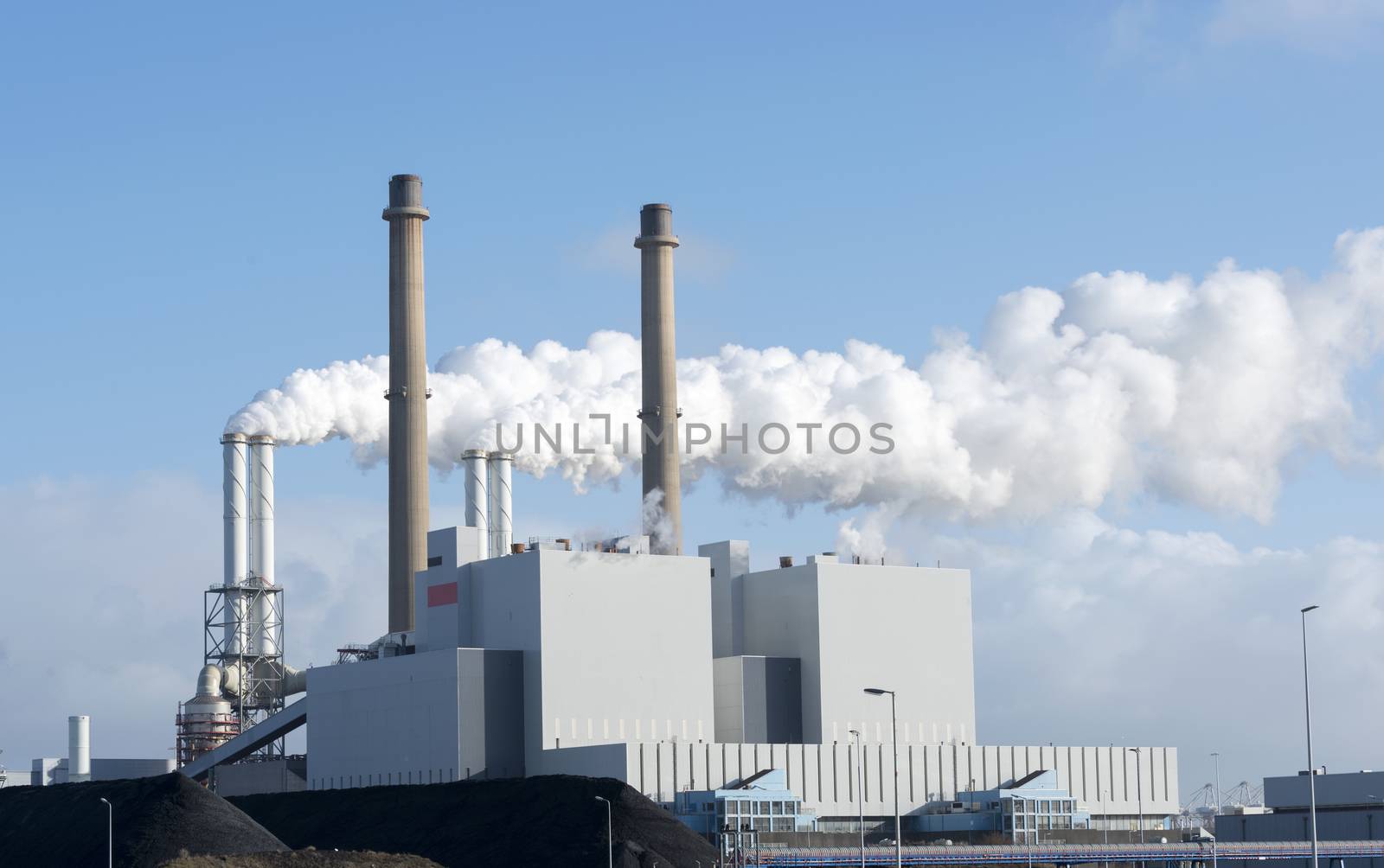 pollution frm power plant in holland by compuinfoto