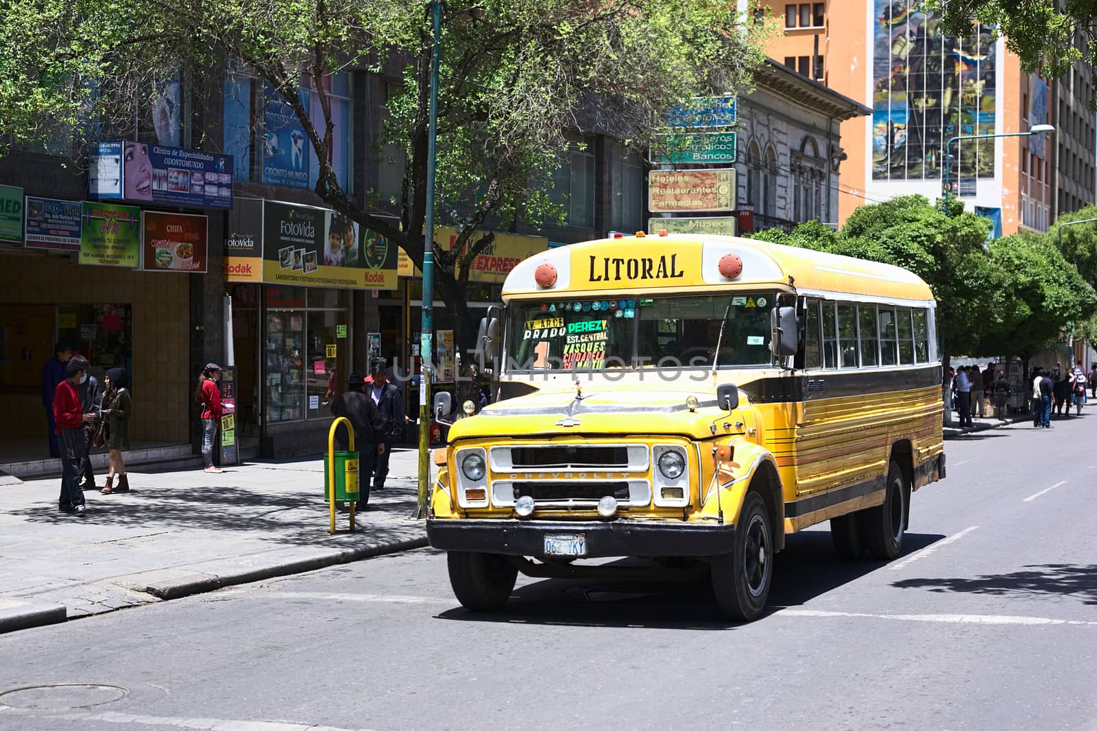 Old Chevrolet Bus in La Paz, Bolivia by sven
