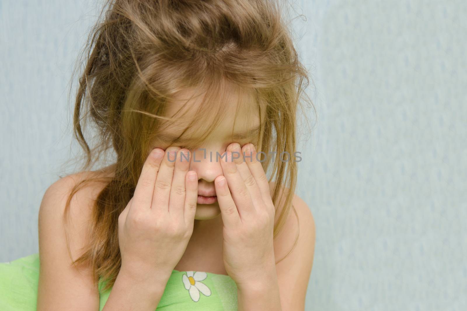 Six year old girl woke up early in the morning