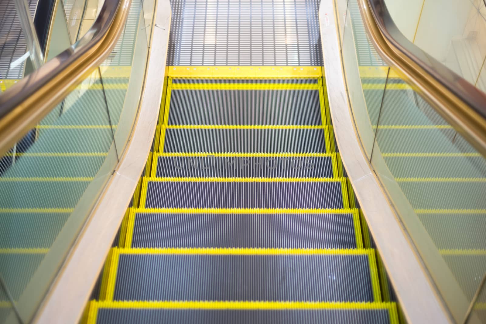 an escalator almost end to the floor