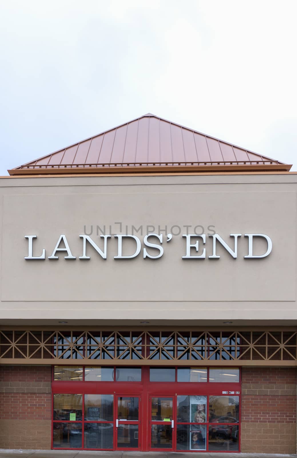 RICHFIELD, MN/USA - JANUARY 17, 2015: Land's End retail store exterior. Lands' End is an American clothing retailer that specializes in casual clothing, luggage, and home furnishings.