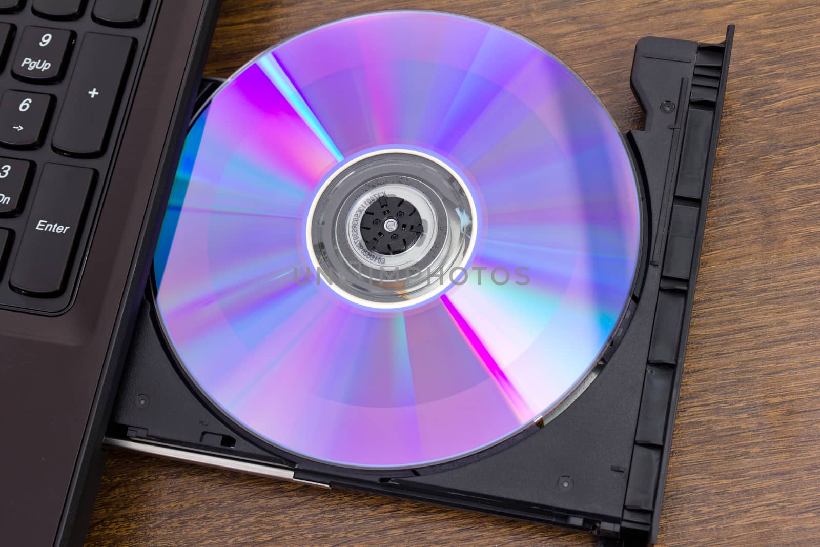 the new DVD disk cutting-in in a notebook
