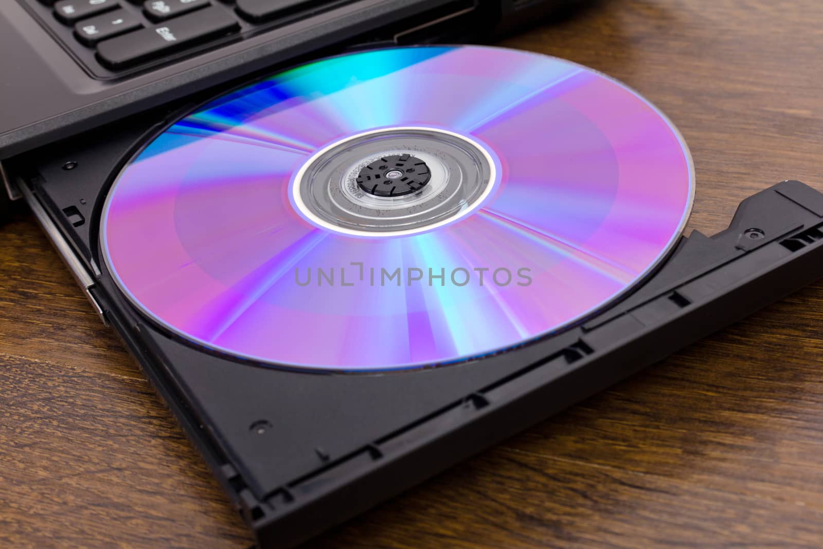 the new DVD disk cutting-in in a notebook