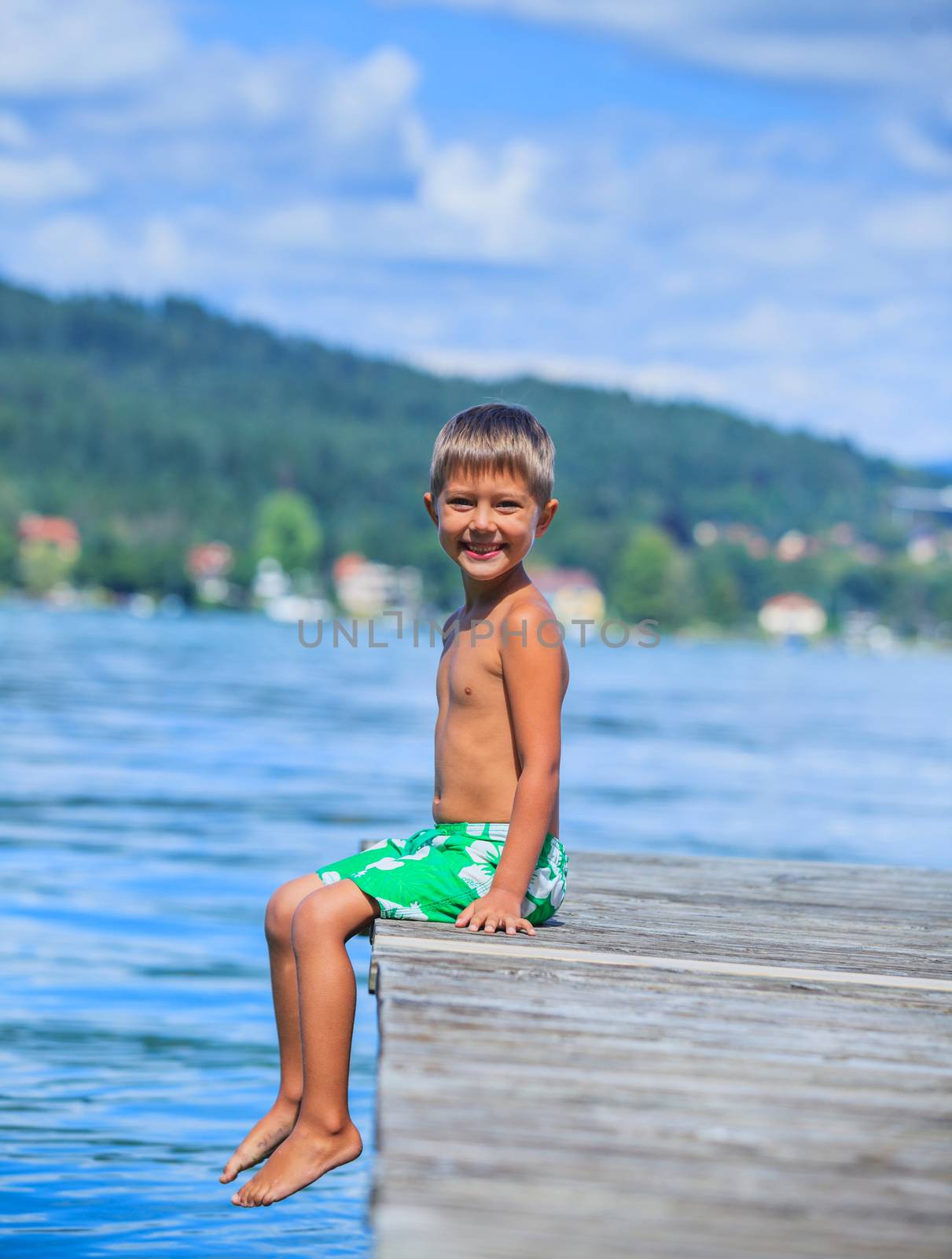 Kids at the lake by maxoliki