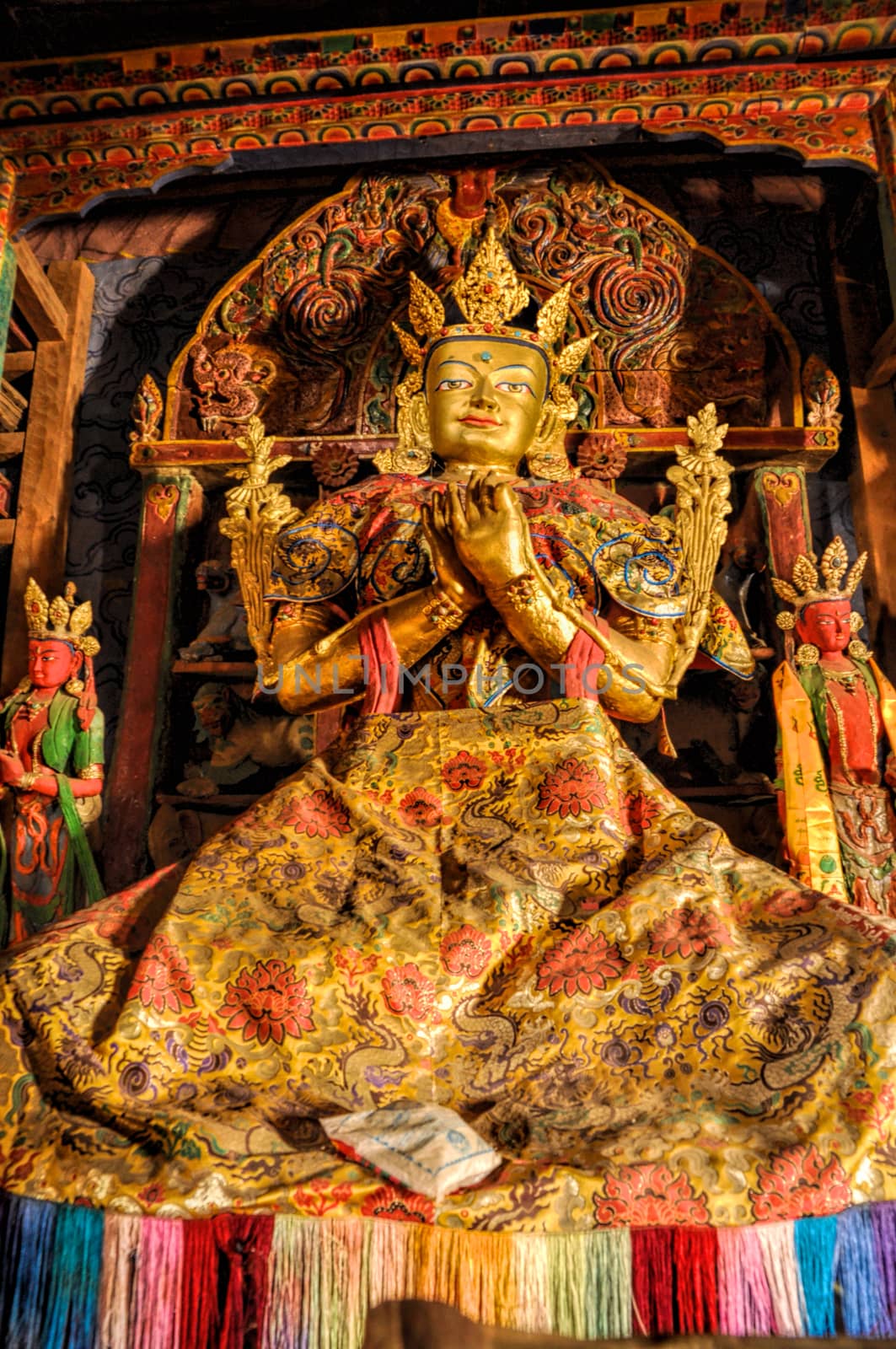 Buddhist statue by MichalKnitl