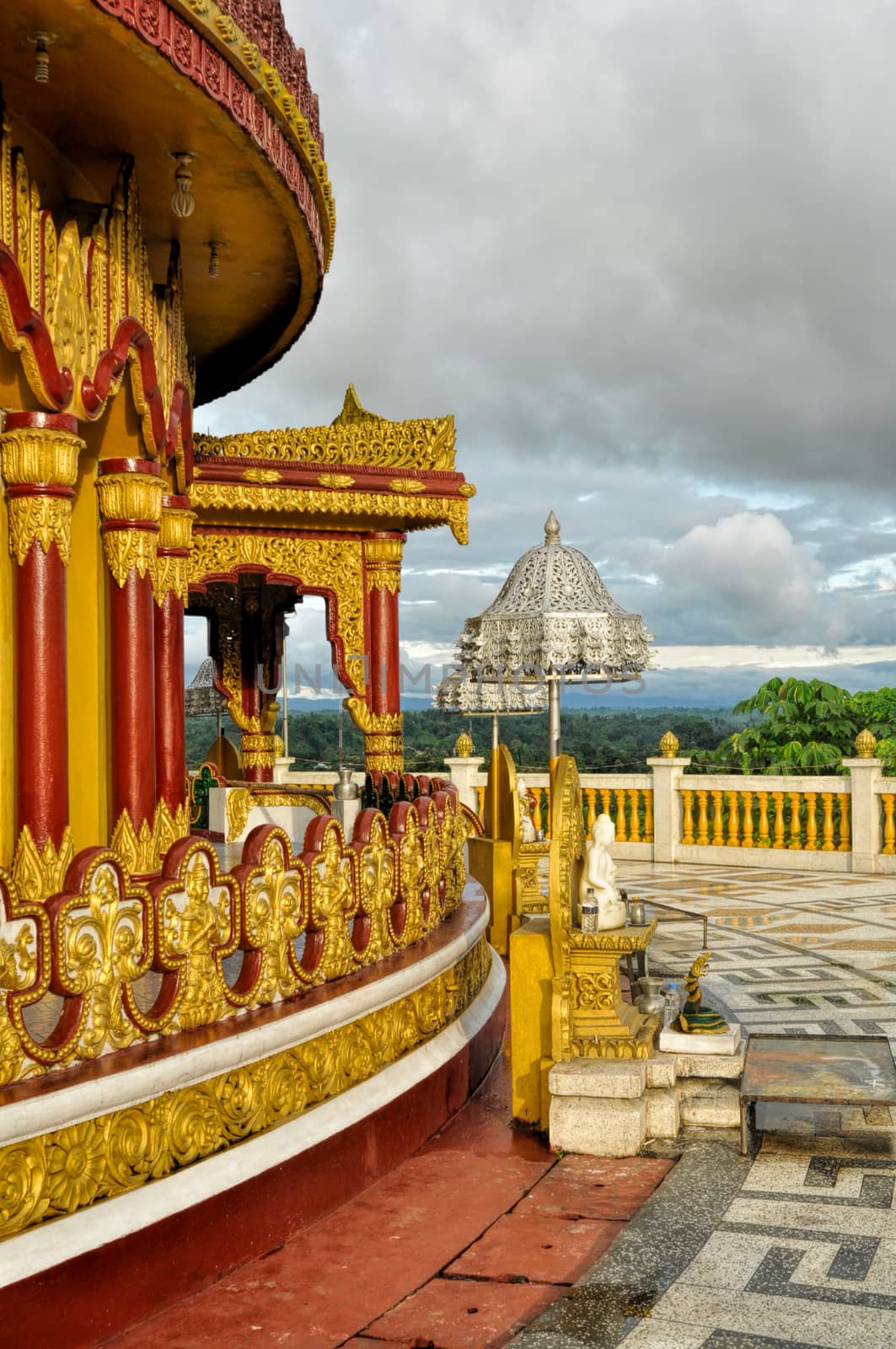 Hindu temple in Bangladesh by MichalKnitl