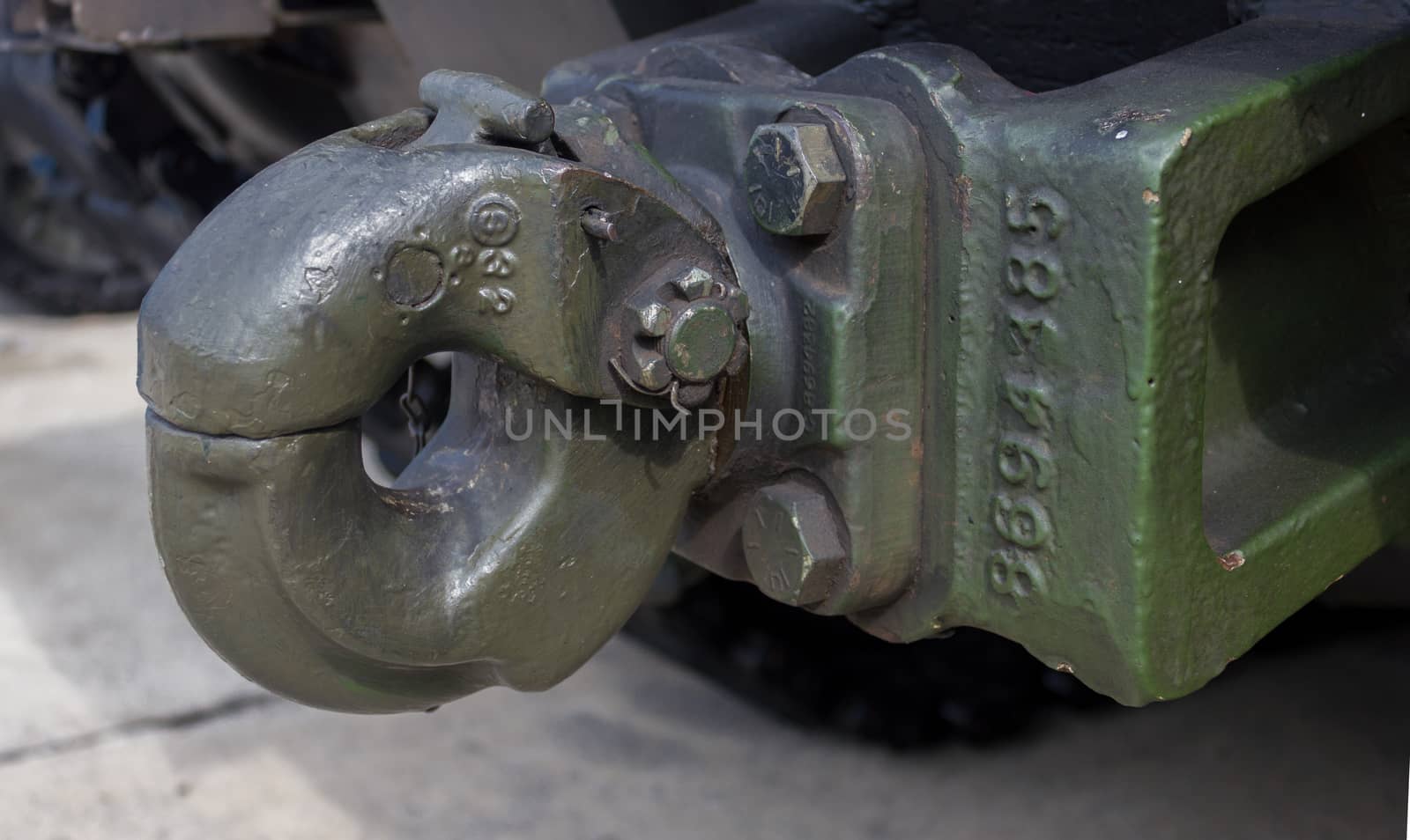 Pintle hook trailer for military armored vehicle