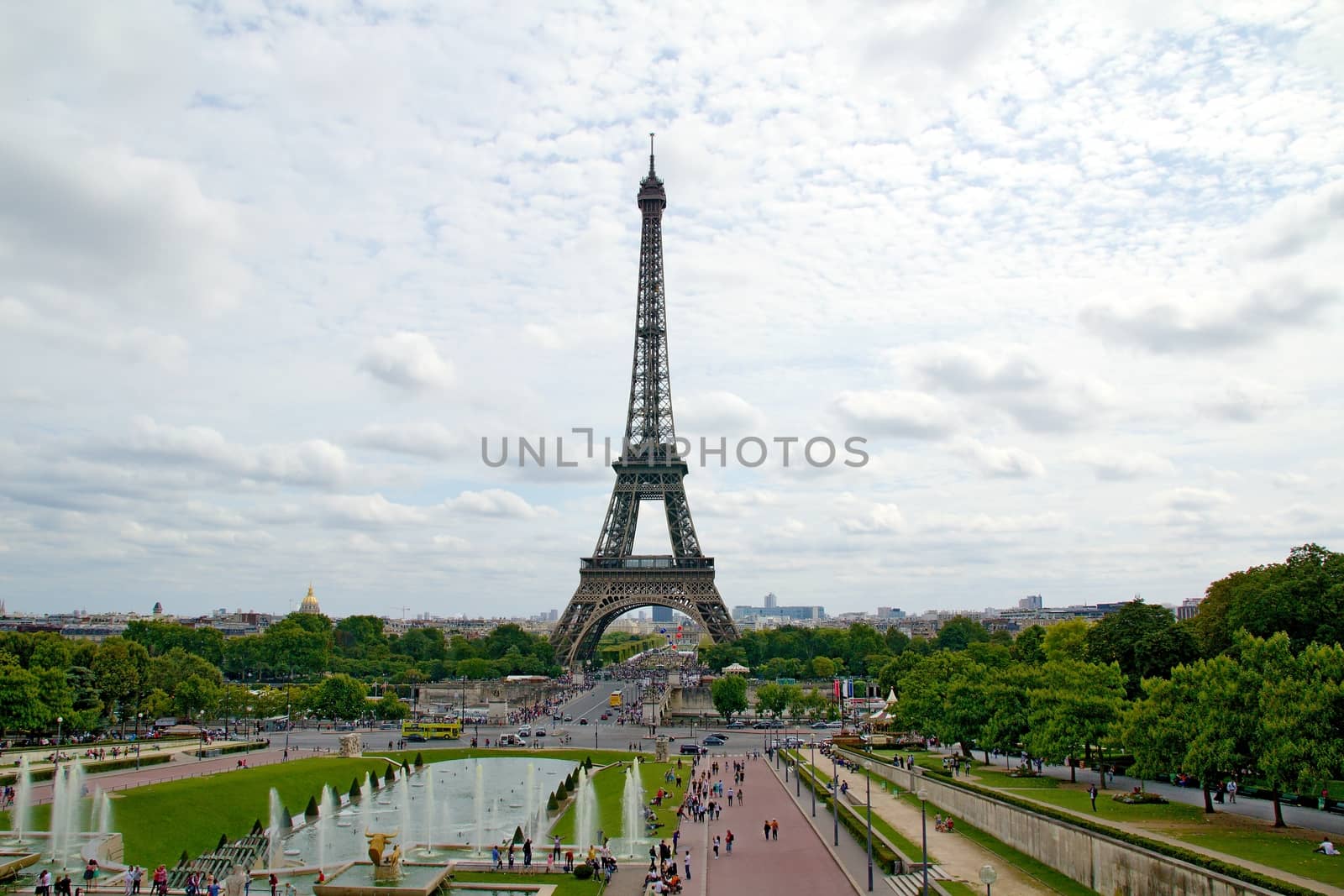 Eiffel tower and its surroundings by Dermot68