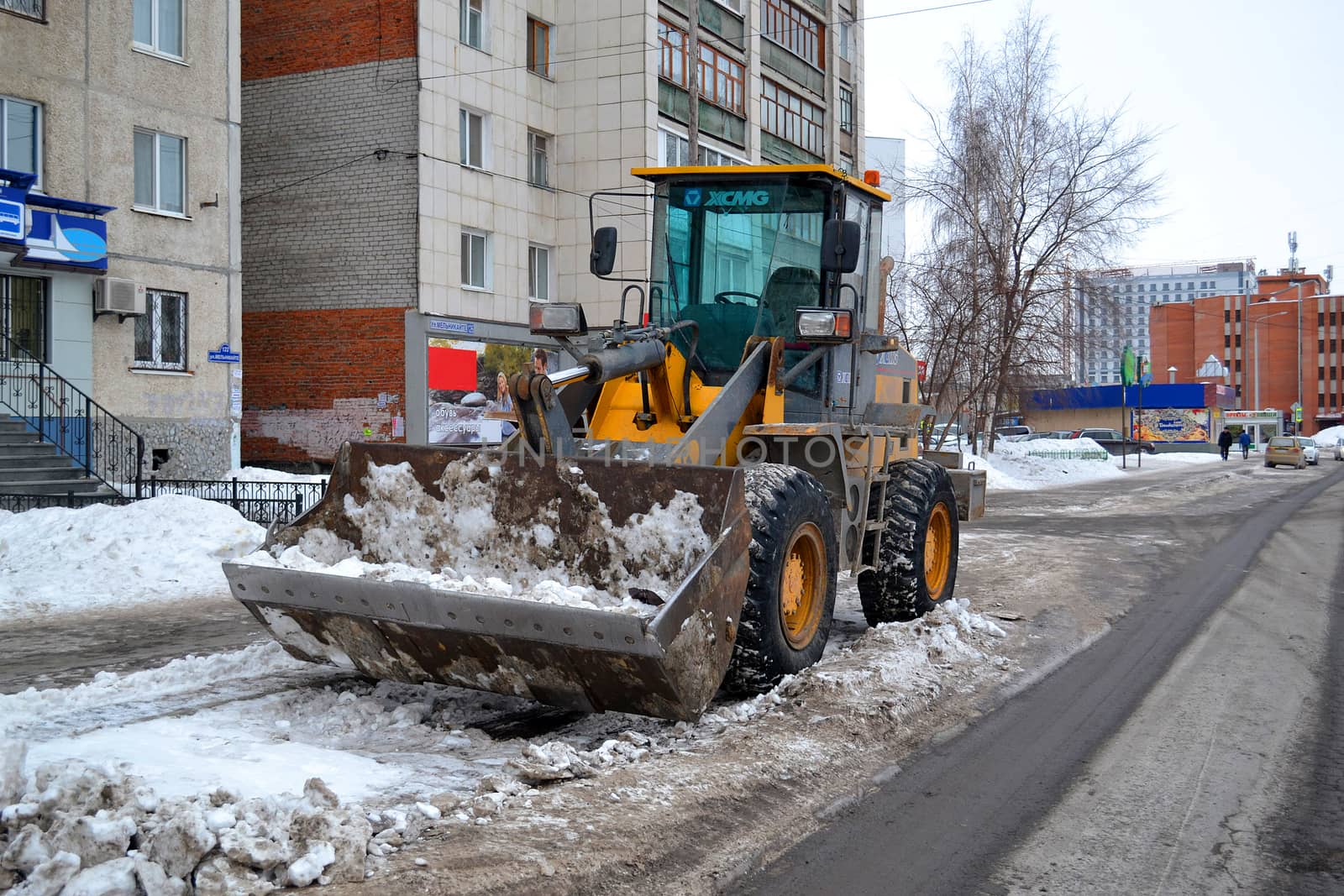 Cleaning of snow from city streets. by veronka72