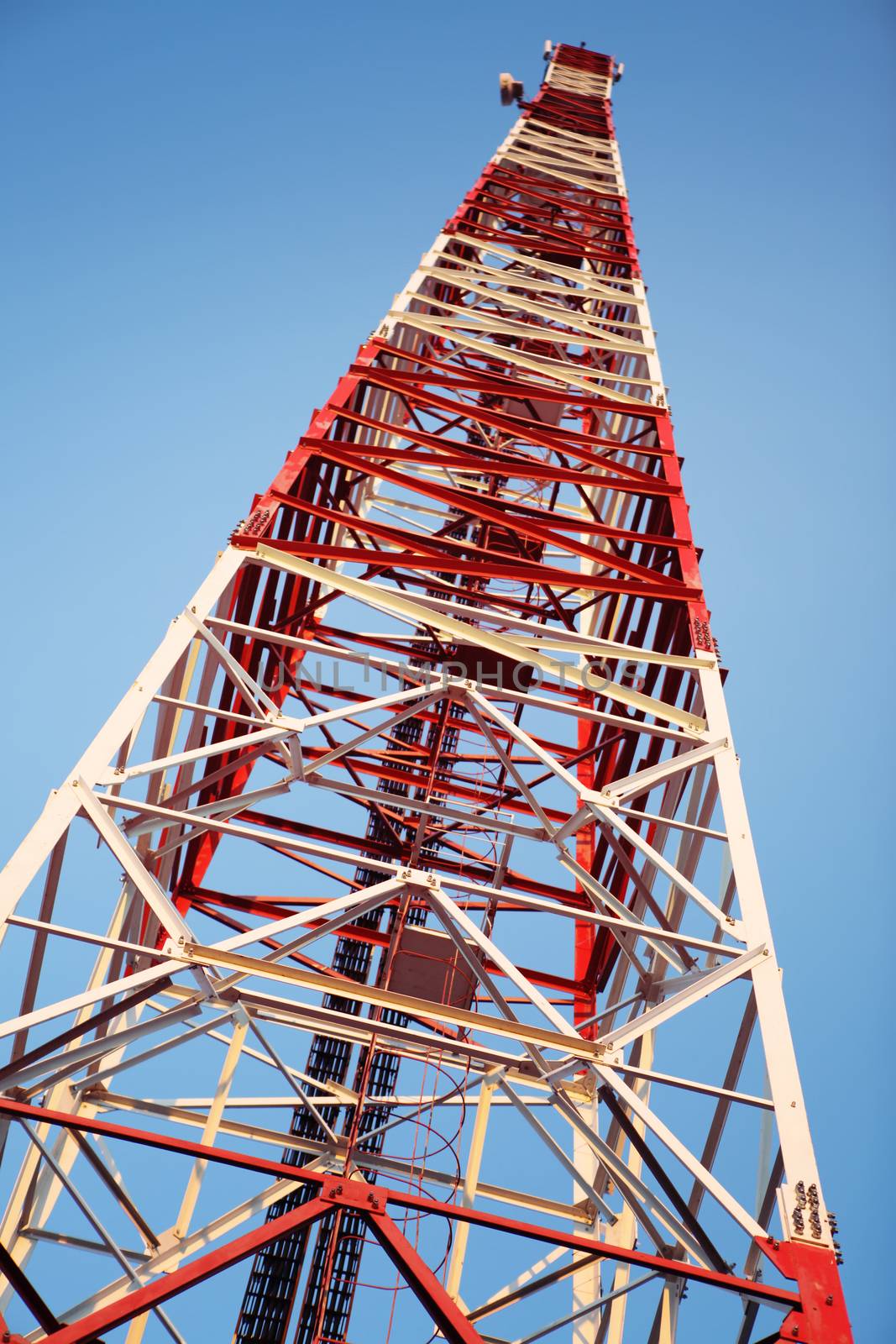 Red and white communication tower by ssuaphoto