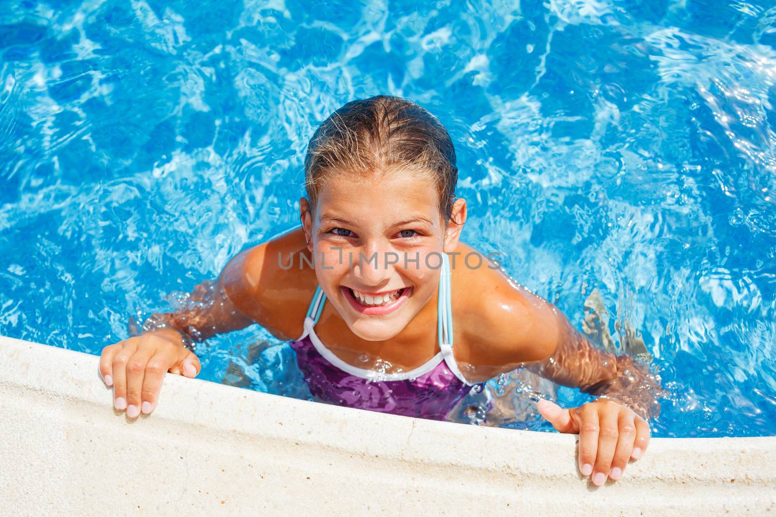 Girl in the pool  by maxoliki