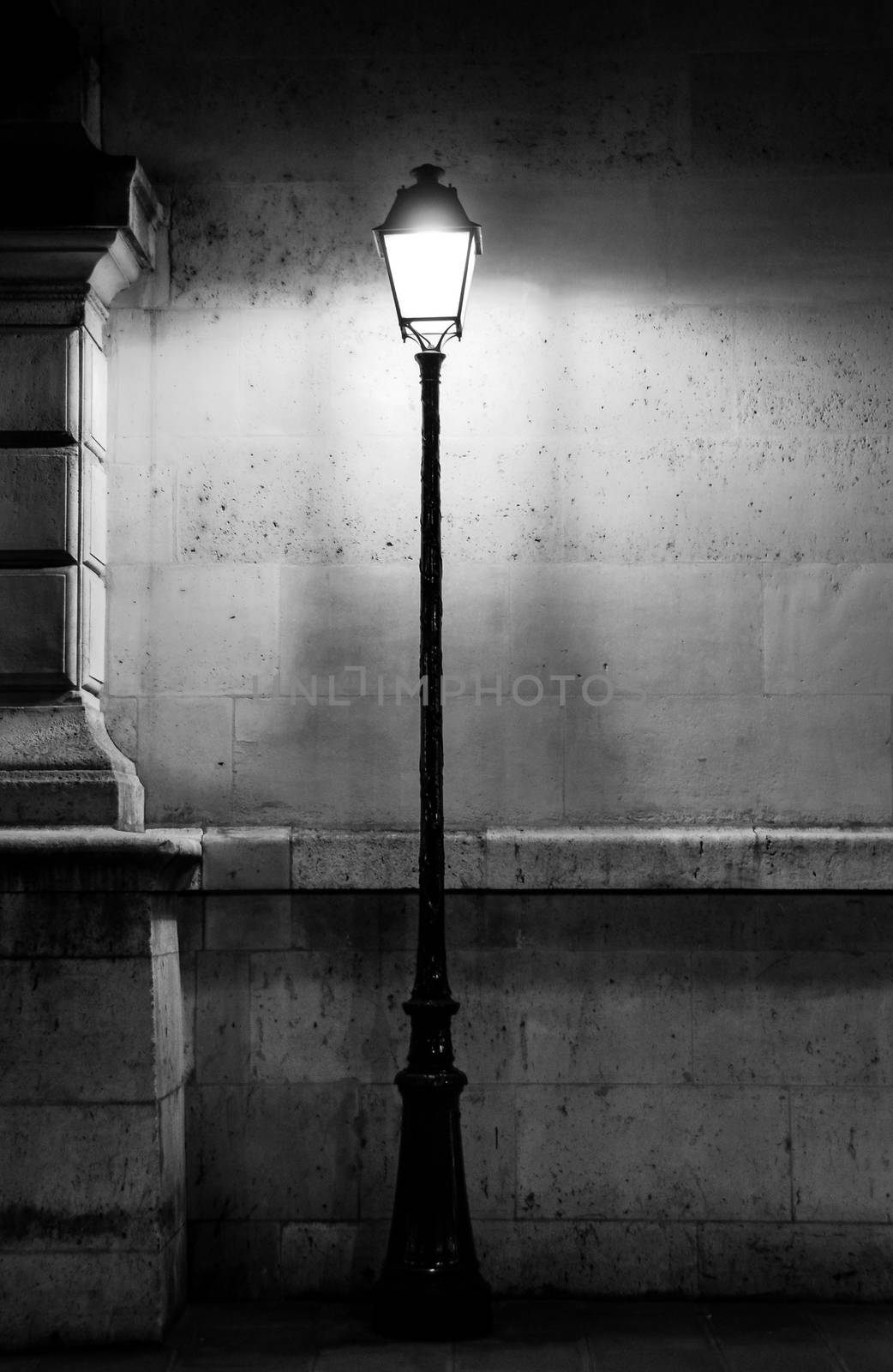 Vintage lamp post in Paris by dutourdumonde