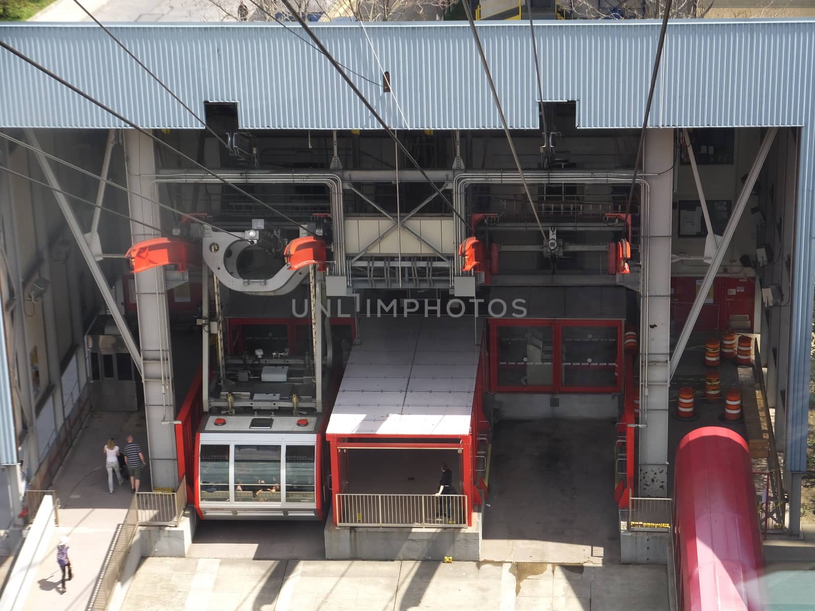 Roosevelt Island cable tram car in New York by sainaniritu