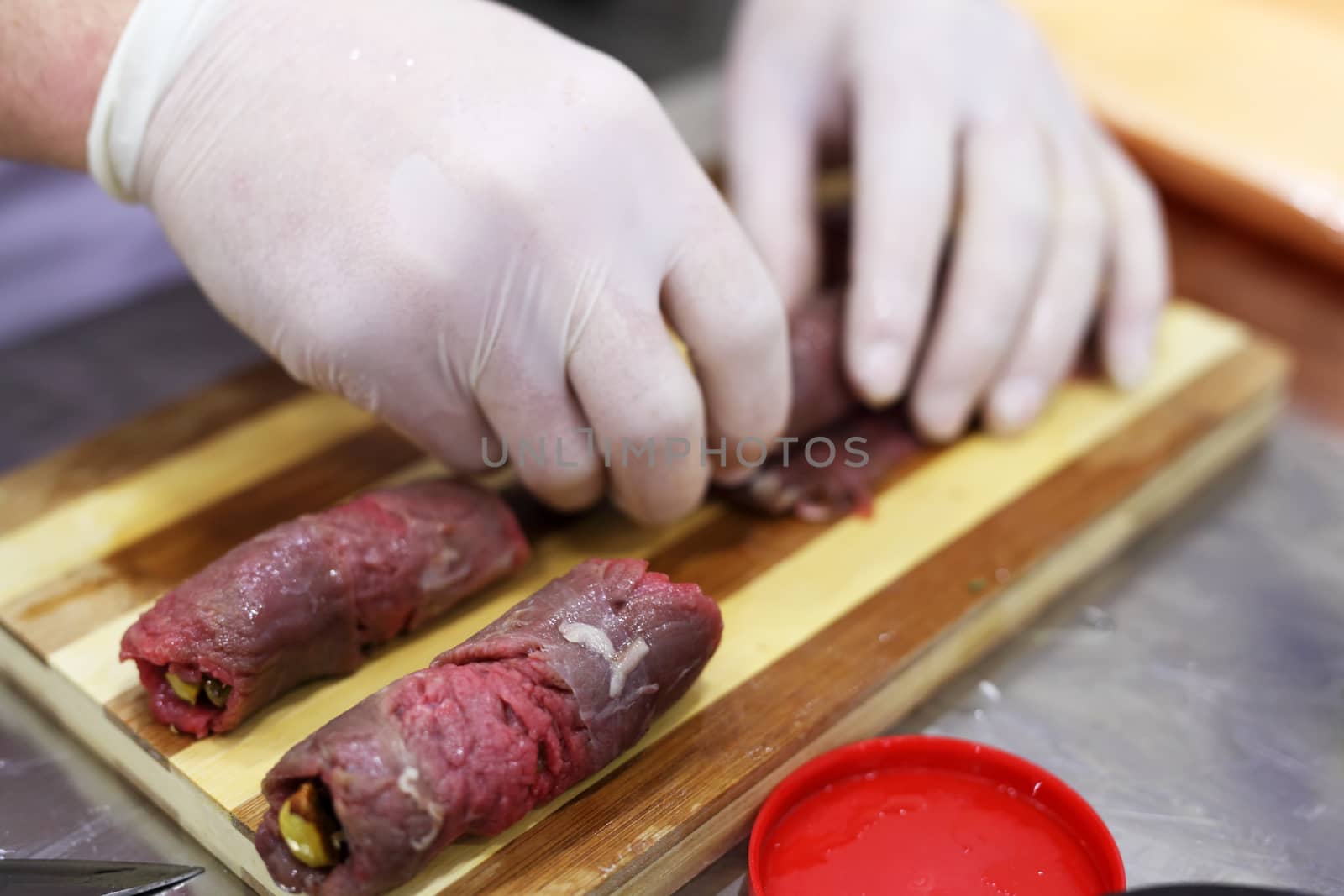 Preparation of meat rolls by shamtor