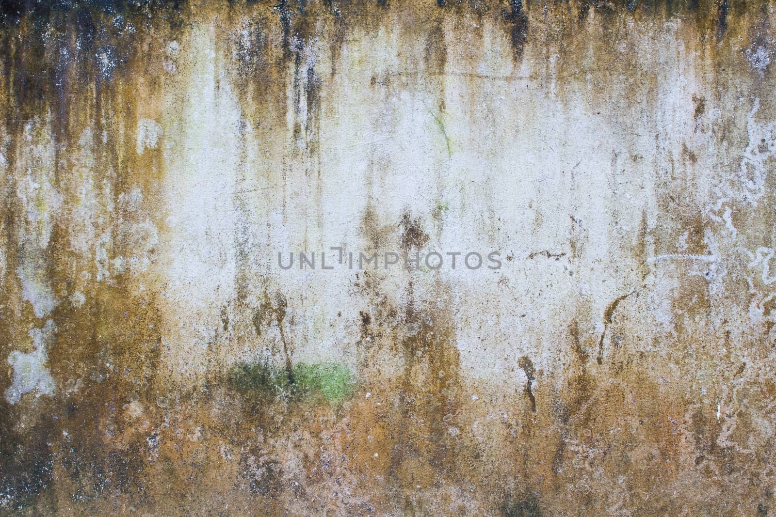red brown grunge wall, with white space on the middle by a3701027