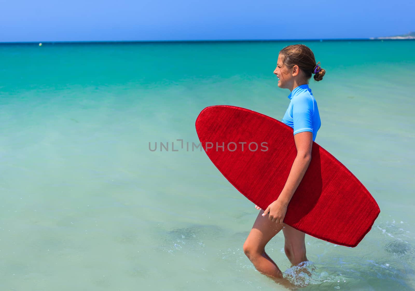 Girl with surf by maxoliki