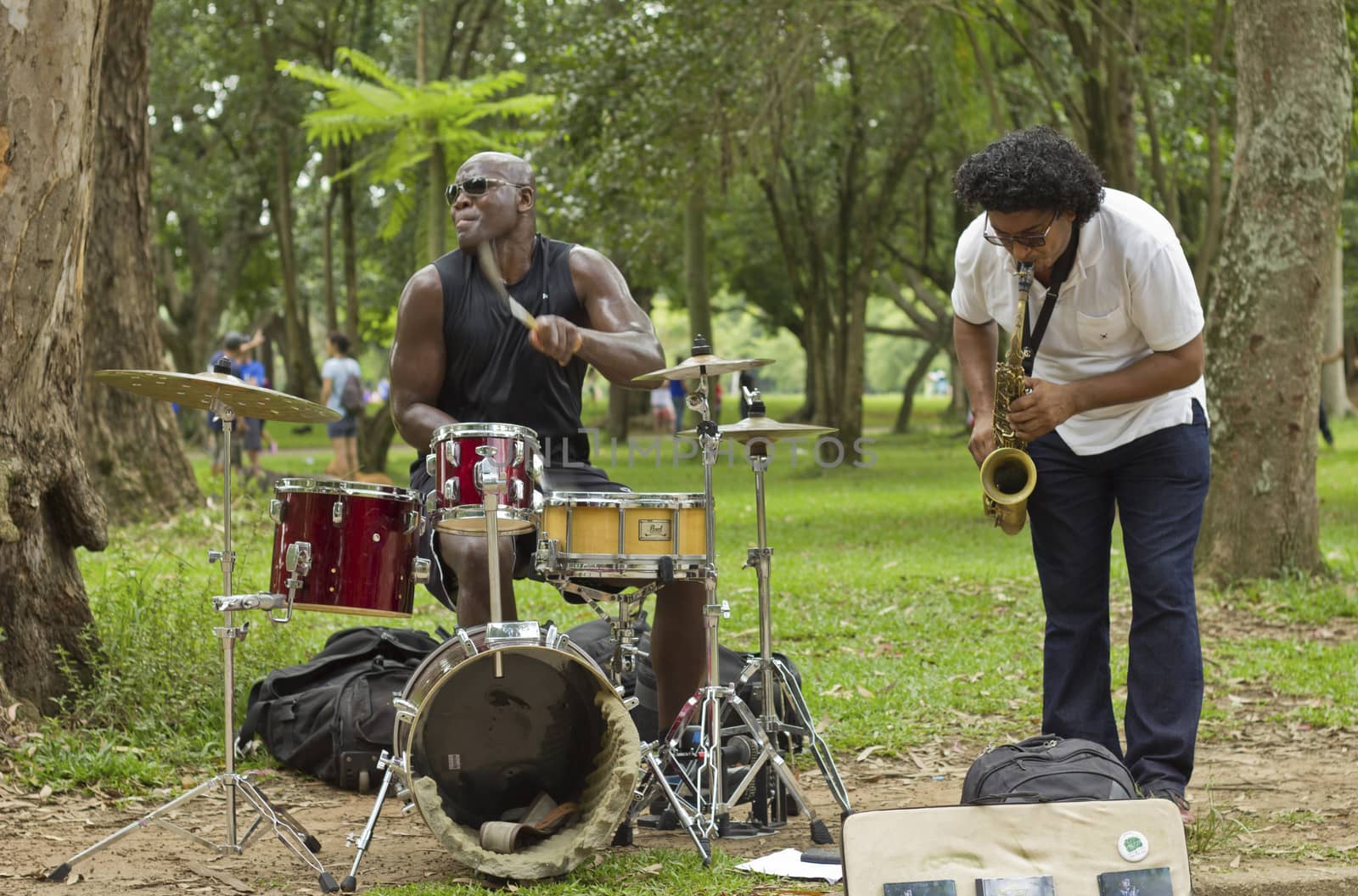 SAO PAULO, BRAZIL - FEBRUARY 01, 2015: An unidentified street musician singing and playing drums in the Ibirapuera Park at Sao Paulo Brazil.