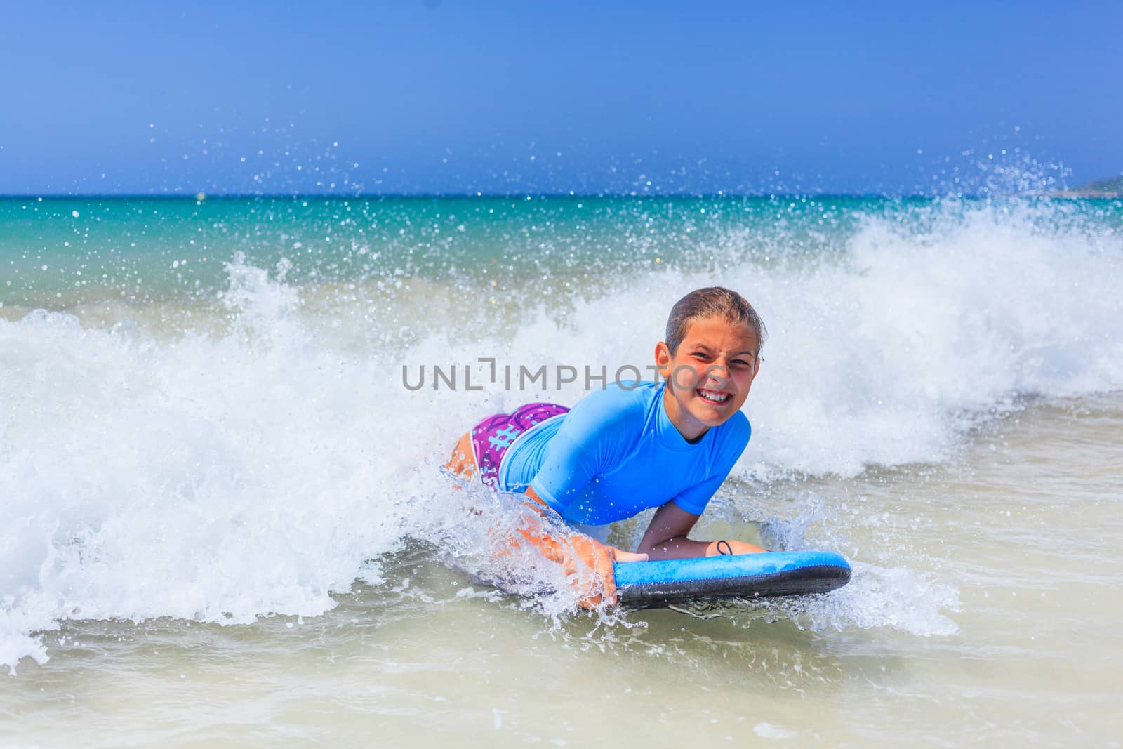 Girl with surf by maxoliki
