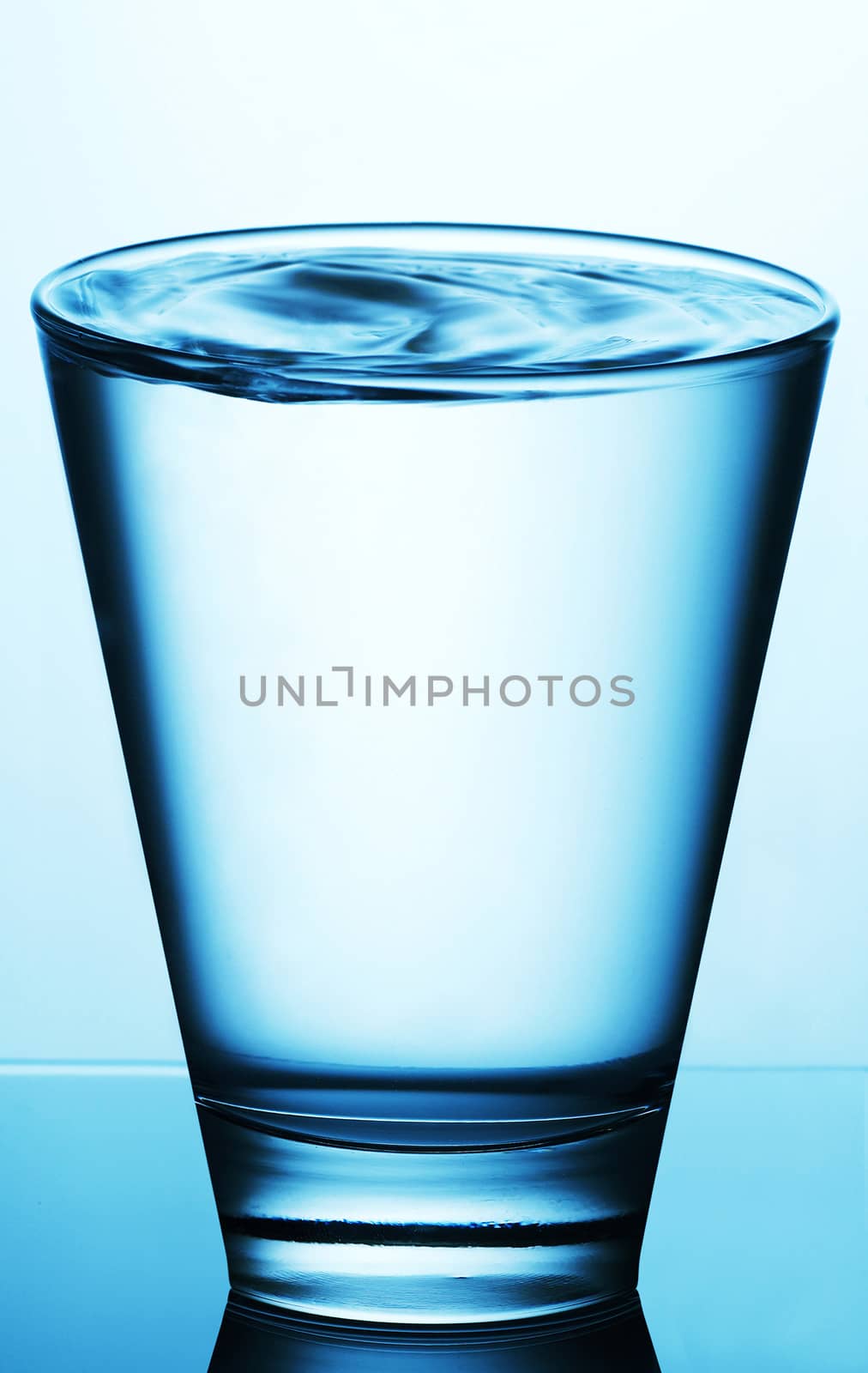 water on glass isolated by ozaiachin