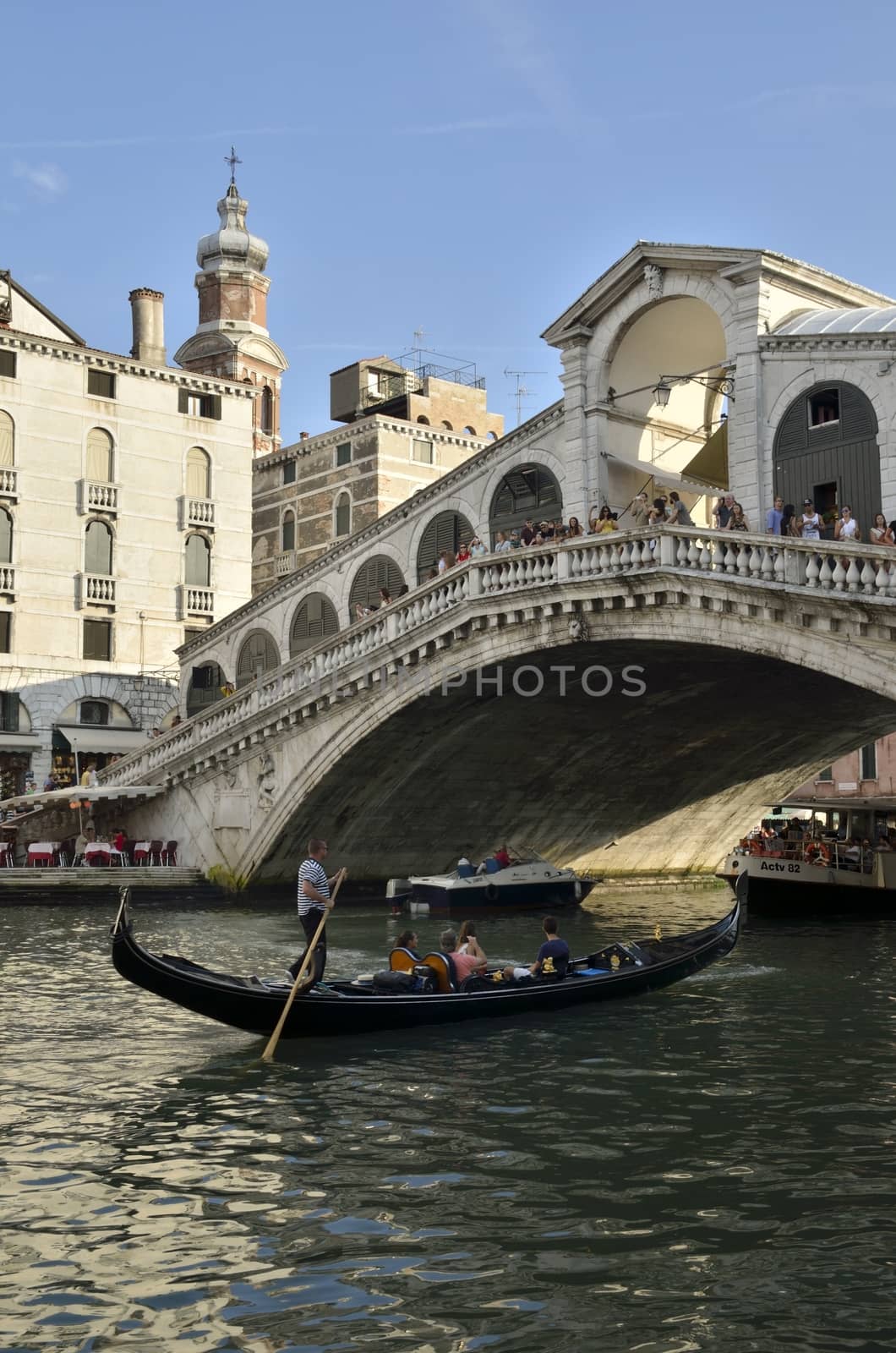 Gondola at the Rialto bridge by monysasi