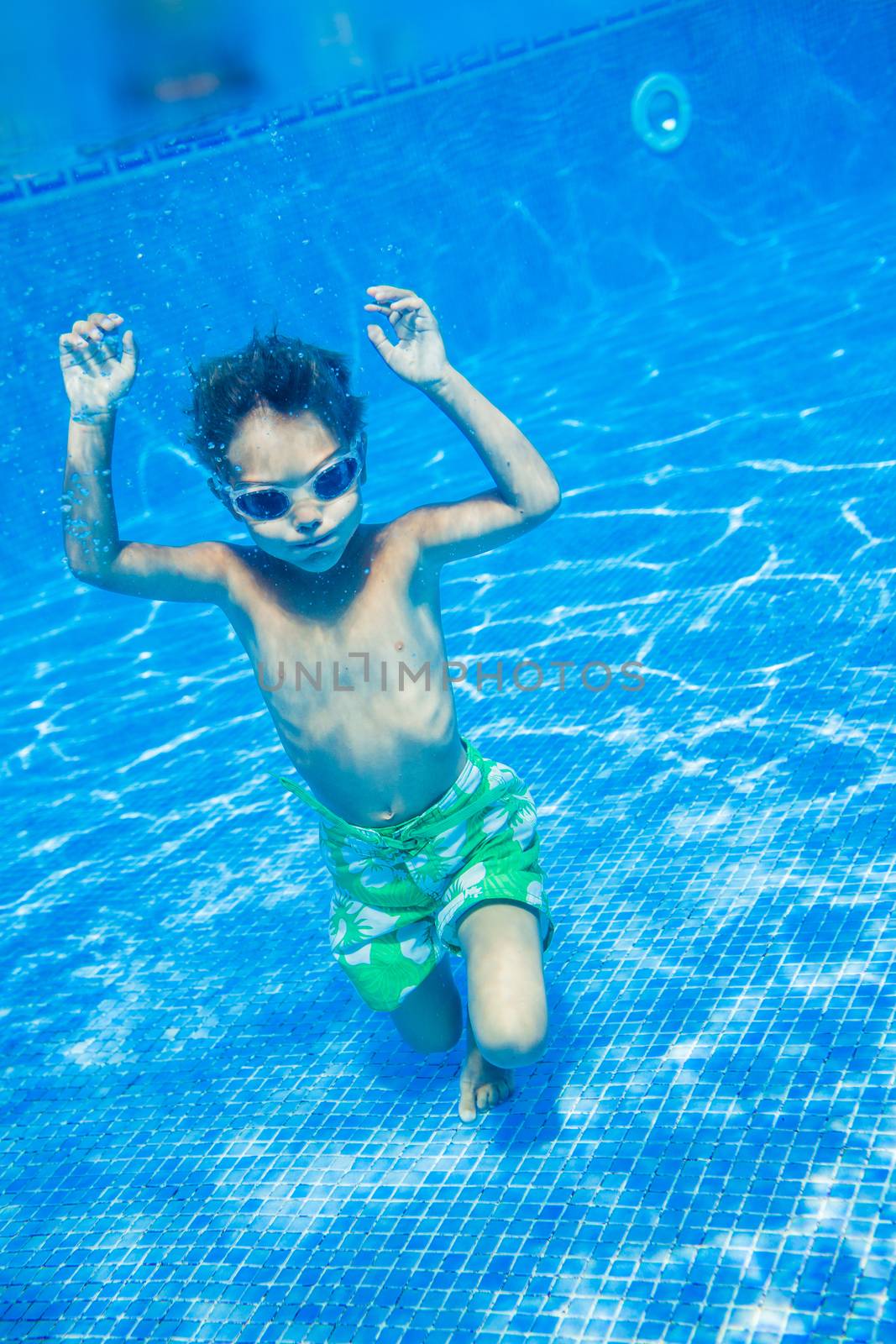 Underwater boy by maxoliki