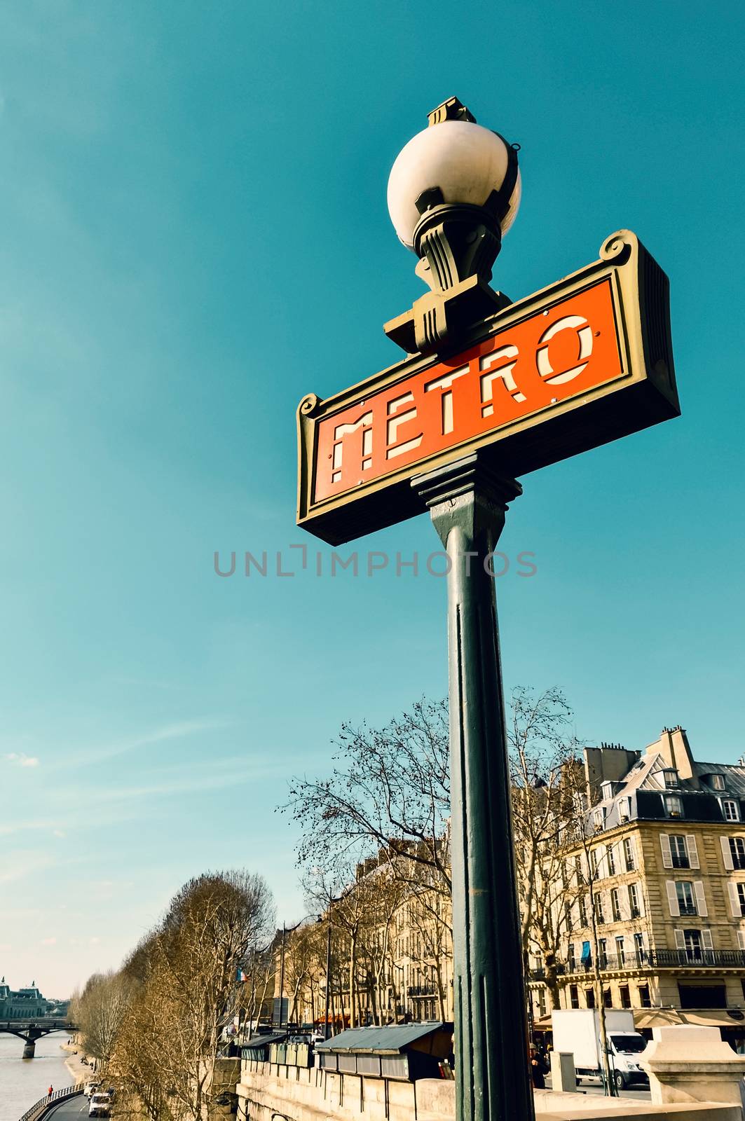 Metro sign in Paris by dutourdumonde