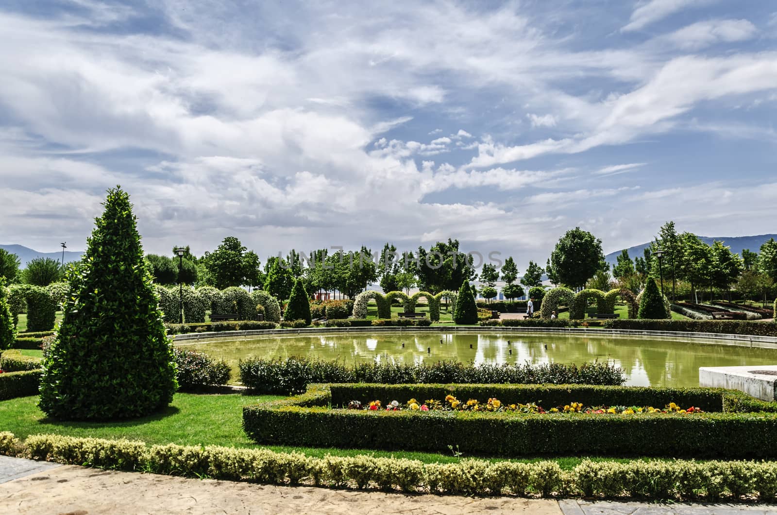 The park is like a botanical garden and there are many plants 