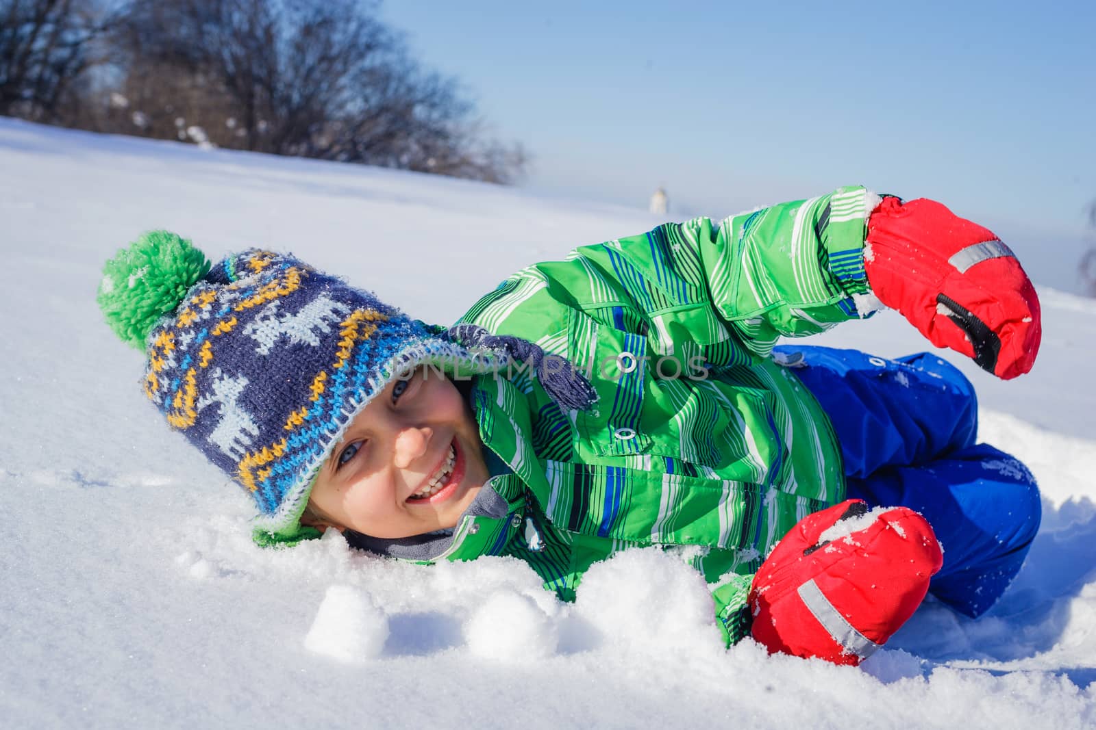 Little boy in winter park by maxoliki