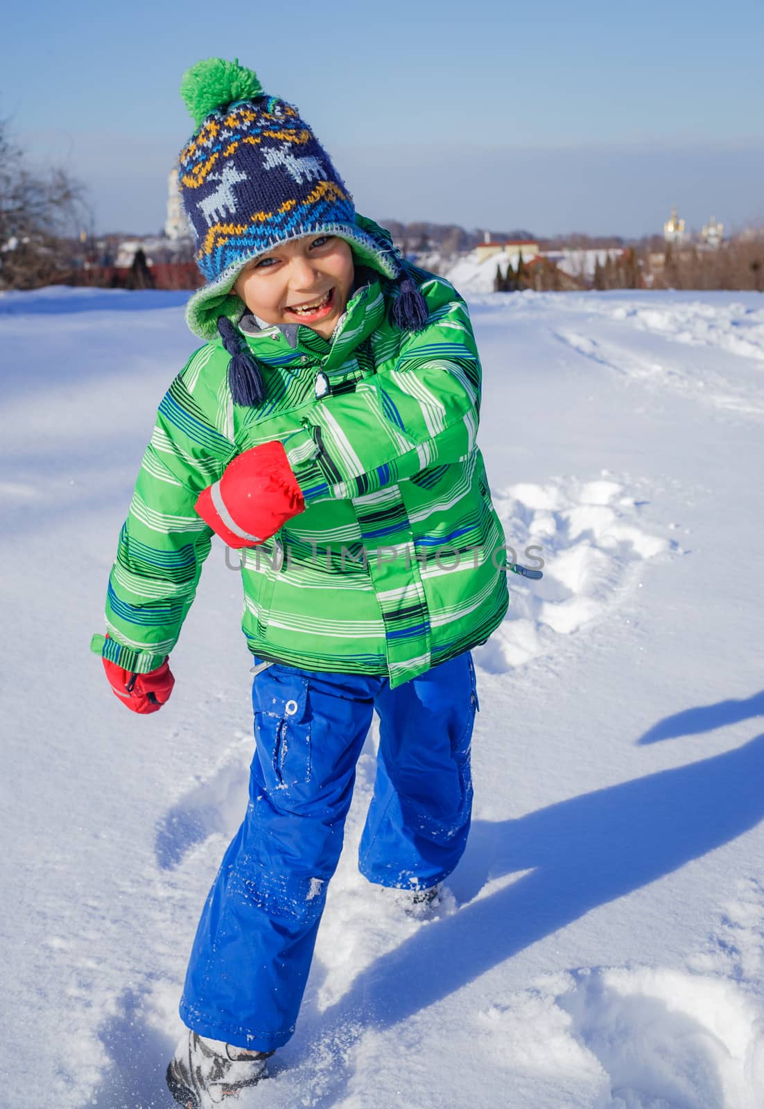 Winter, play, fun - Cute little boy having fun in winter park