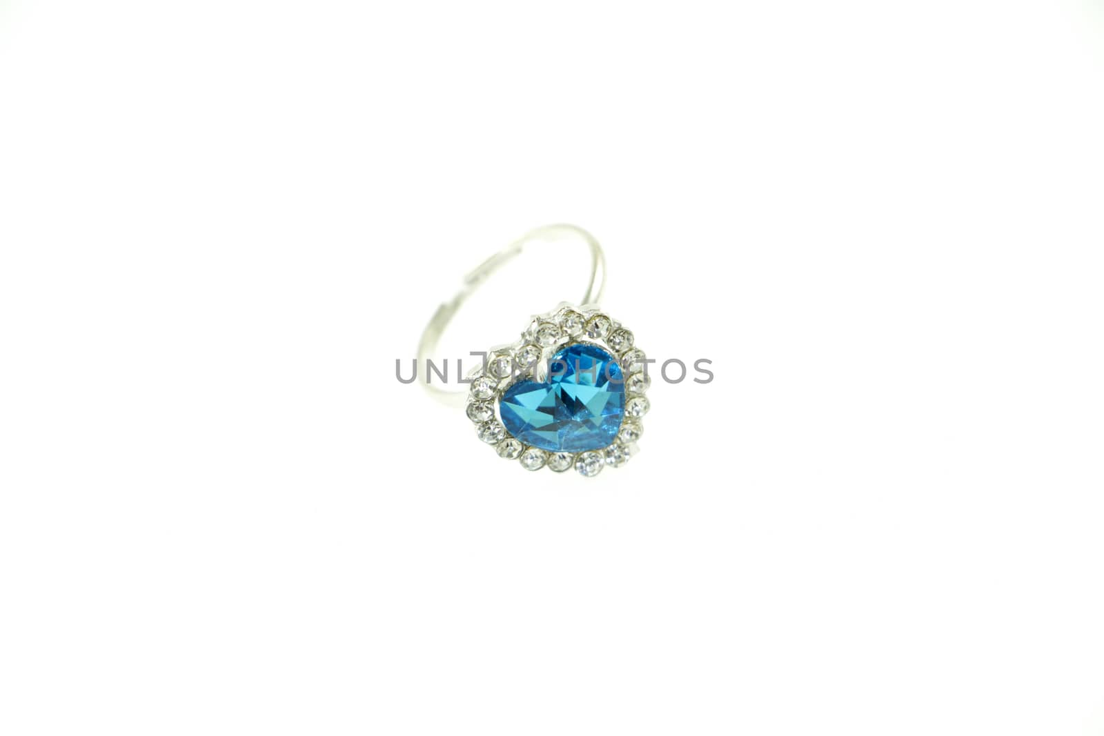 Shiny gemstone blue heart ring