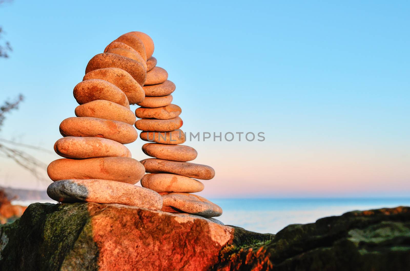 Stones laid out in the form of a arc on the seashore