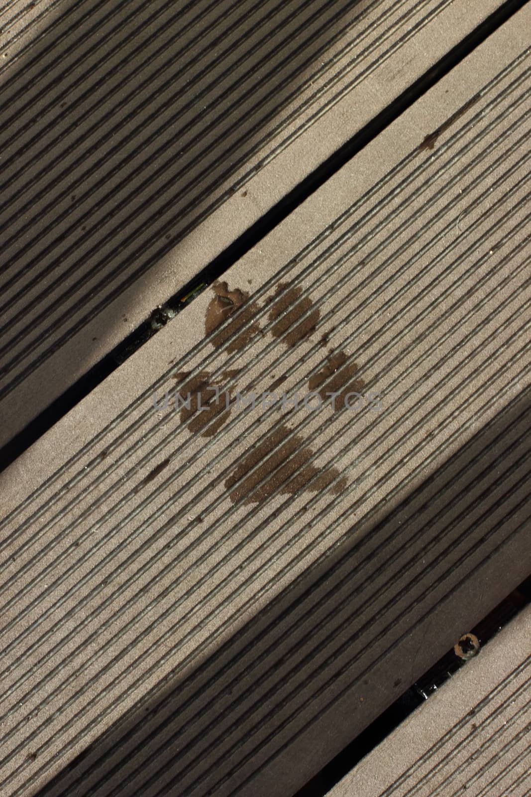 footprint pet on brown Exterior decking.  by Metanna