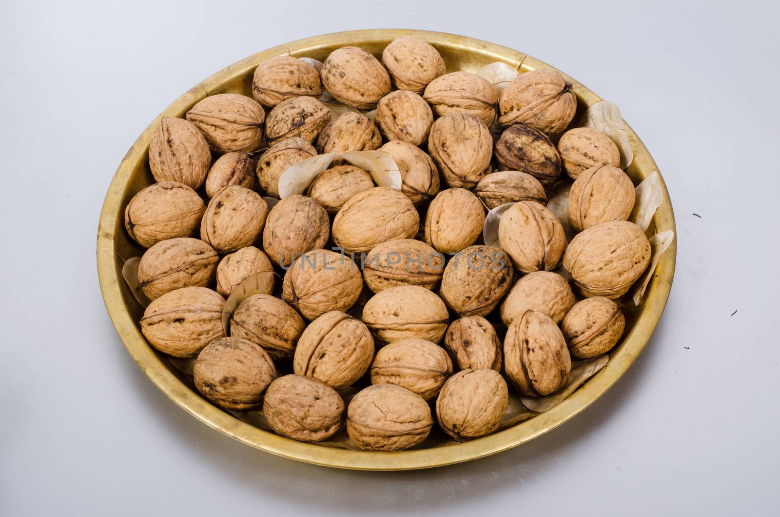 walnuts by sarkao