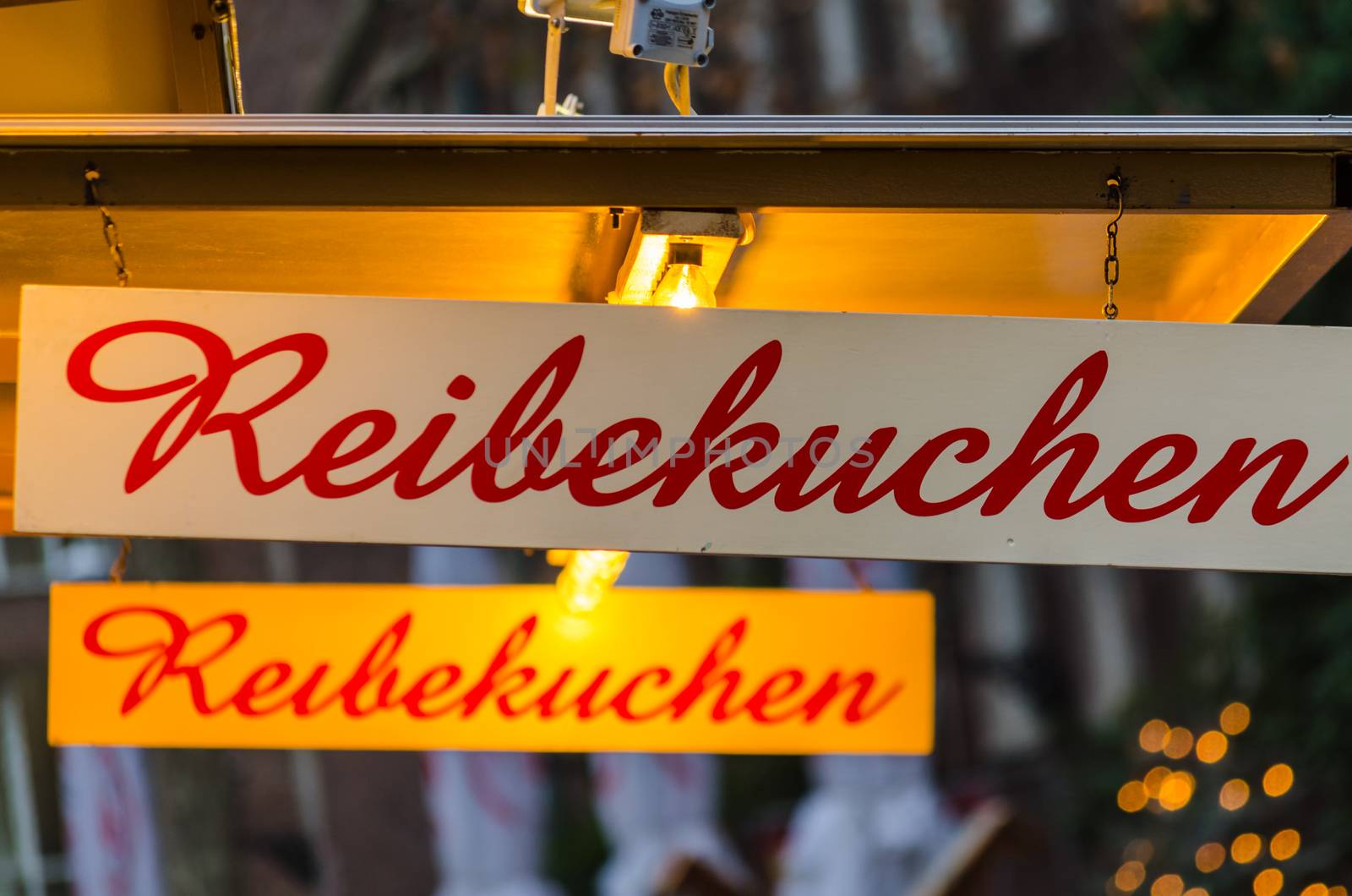 Shield on a Christmas market with the inscription potato pancakes.
