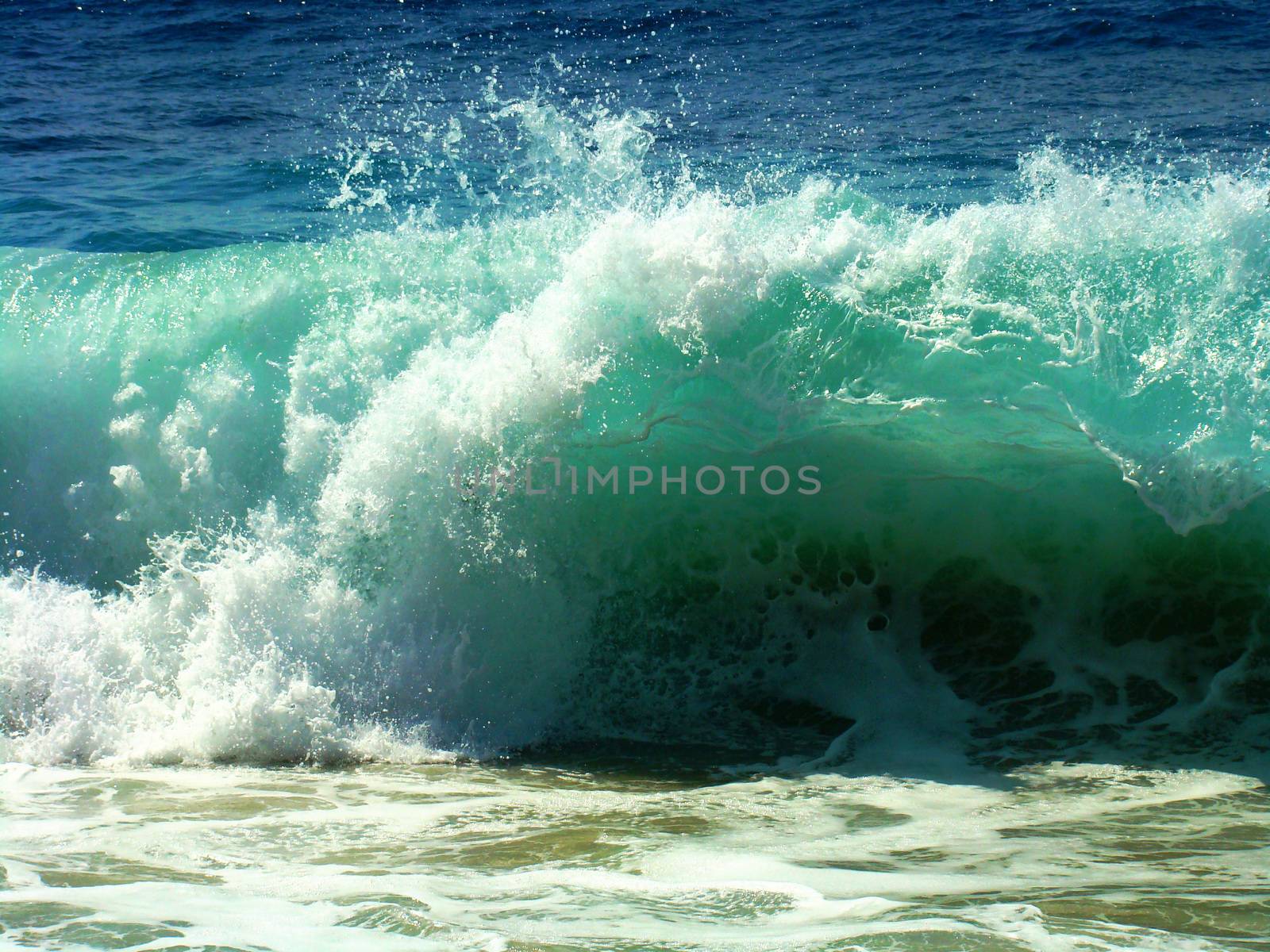 sea wave by LenoraA