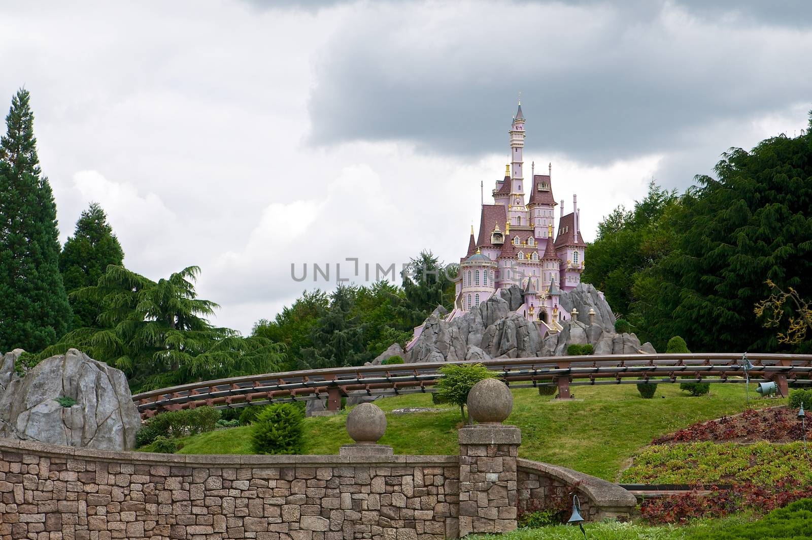 Castle in the Disneyland Paris by dyvan