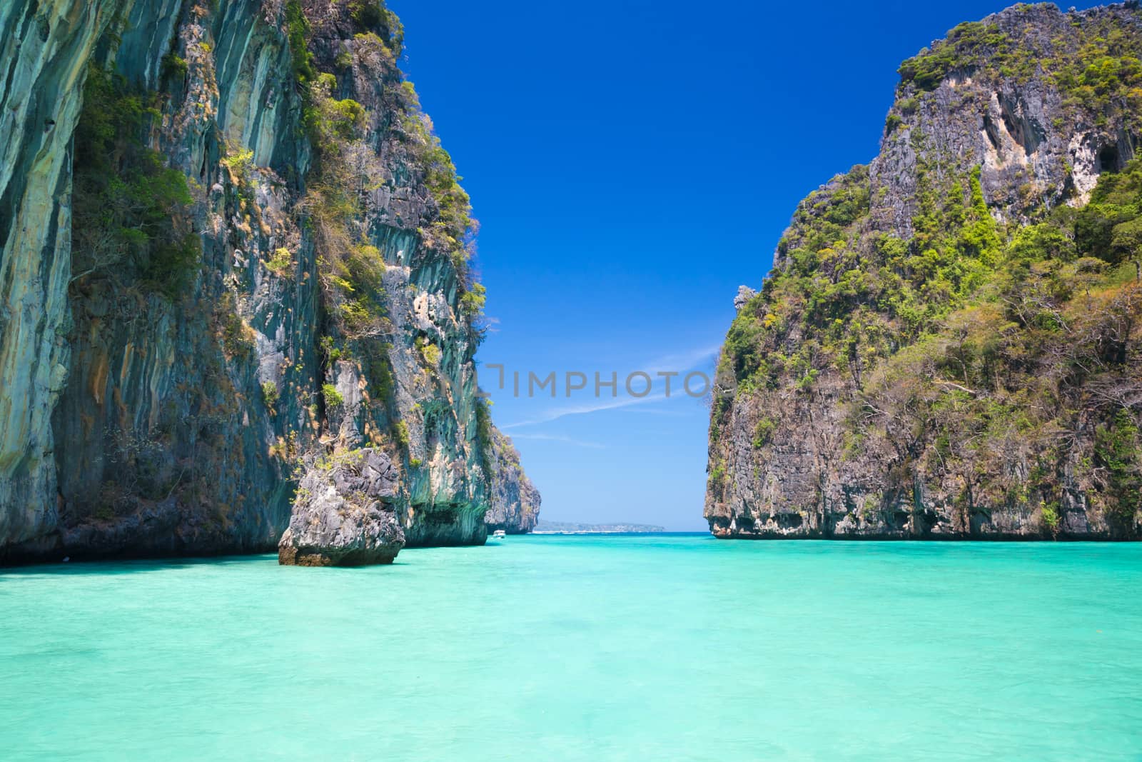 Picture perfect tropical Maya bay on Koh Phi Phi Le Island, Thailand, Asia.