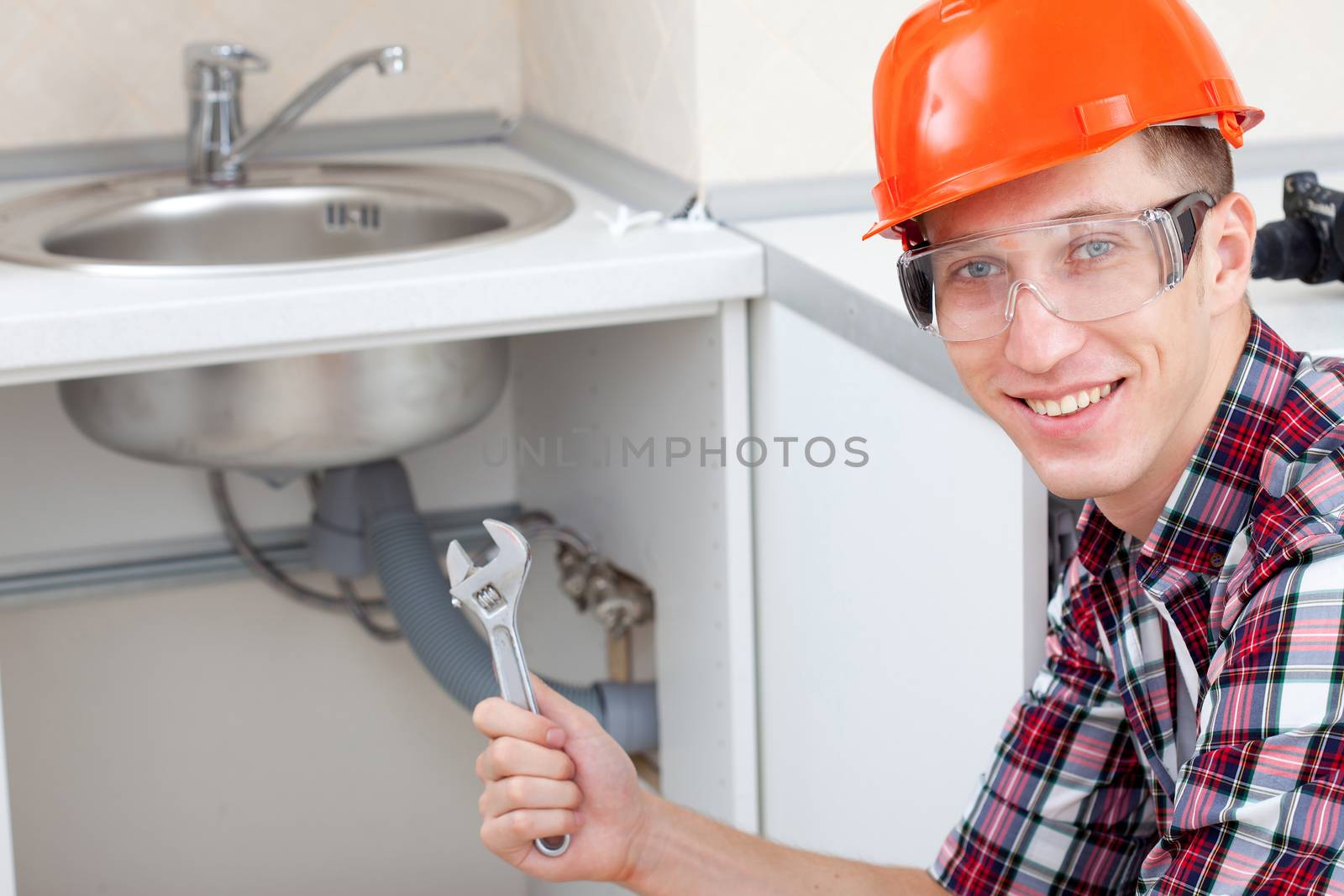 locksmith plumber put in a new kitchen sink