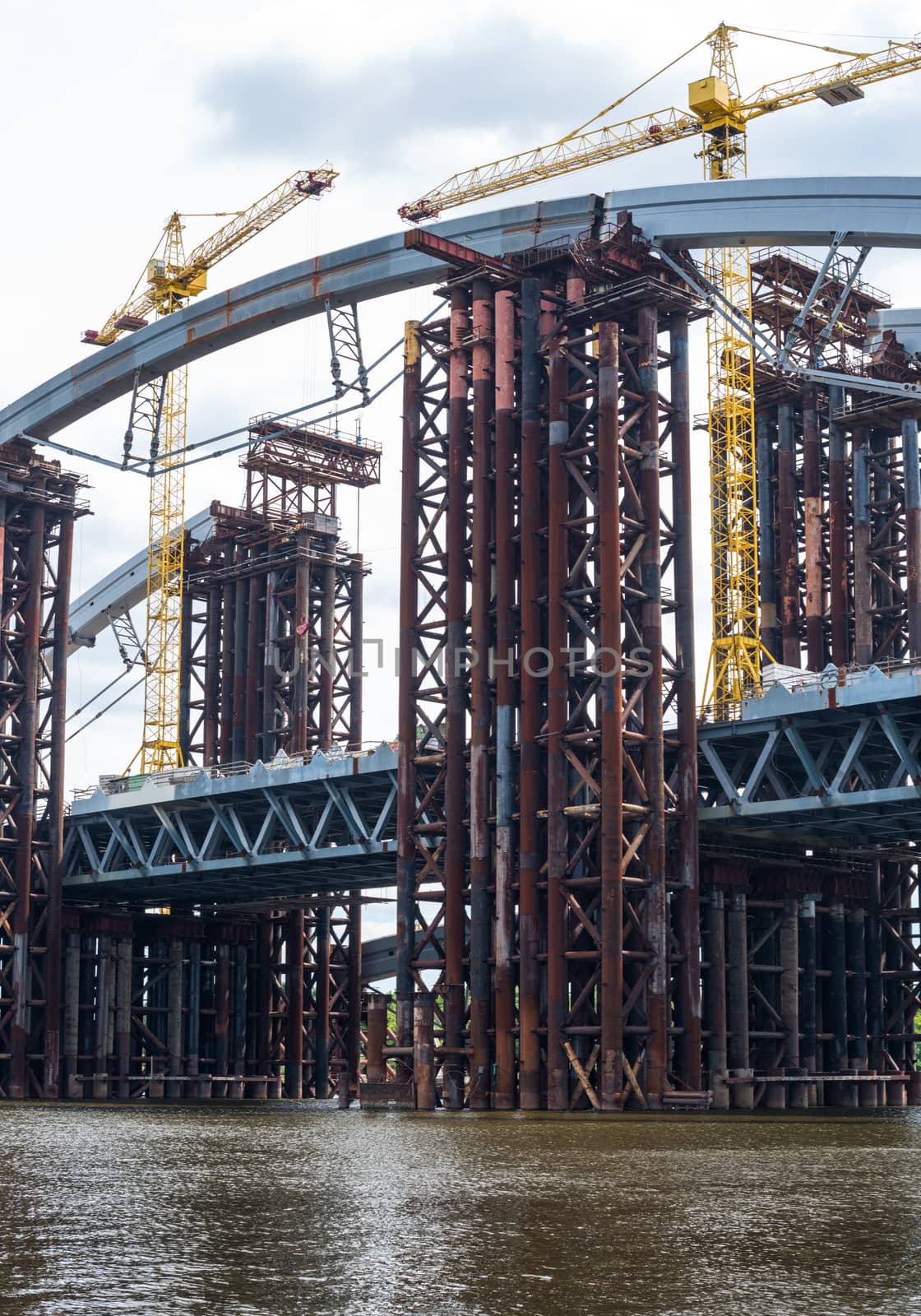 Construction of the new bridge across the Dnieper in Kyiv by rootstocks