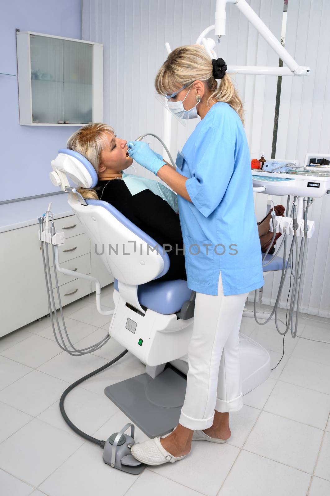 dentist with patient by starush