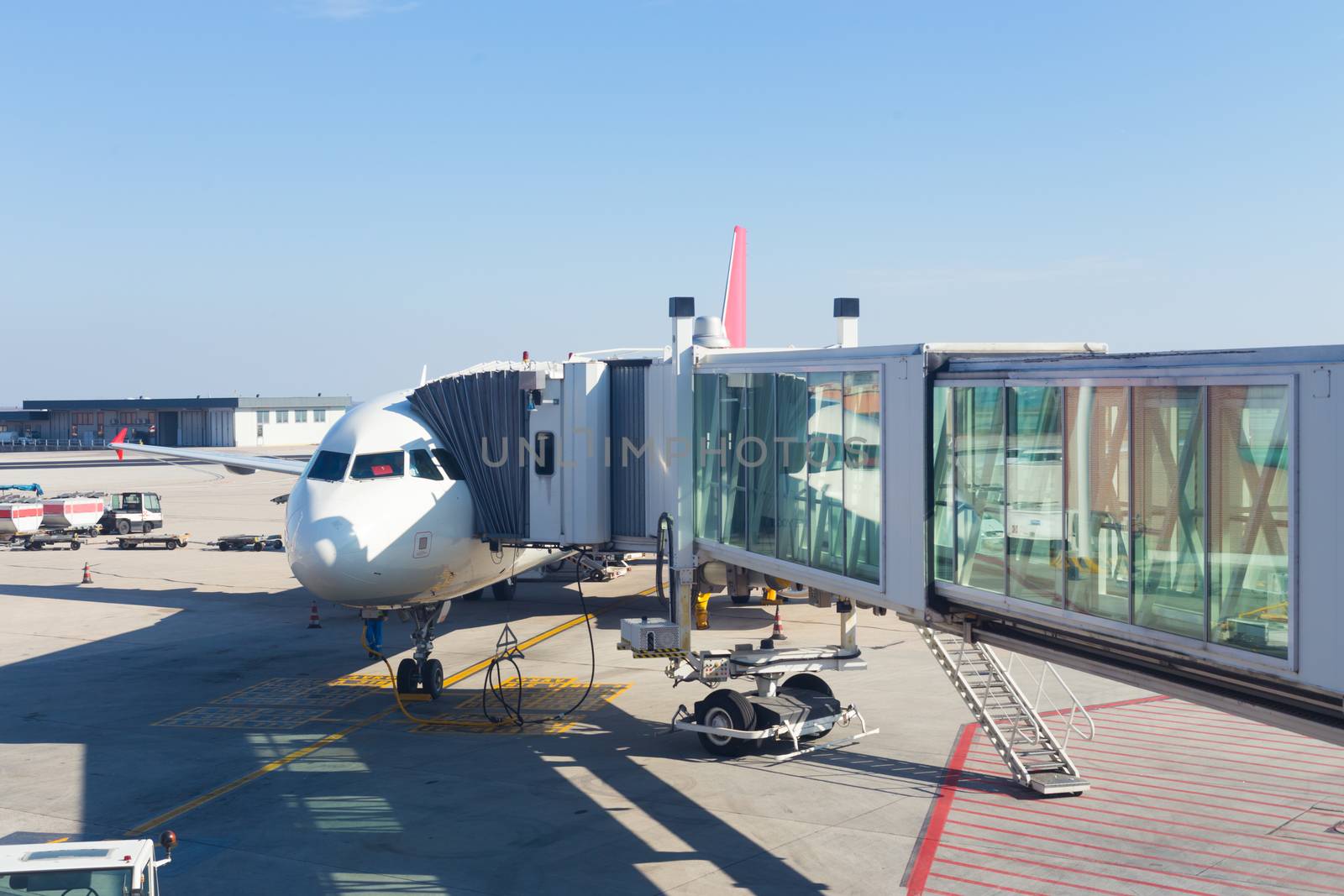 Jetway conecting plane to airport departure gates aloving passengers to board the flight.