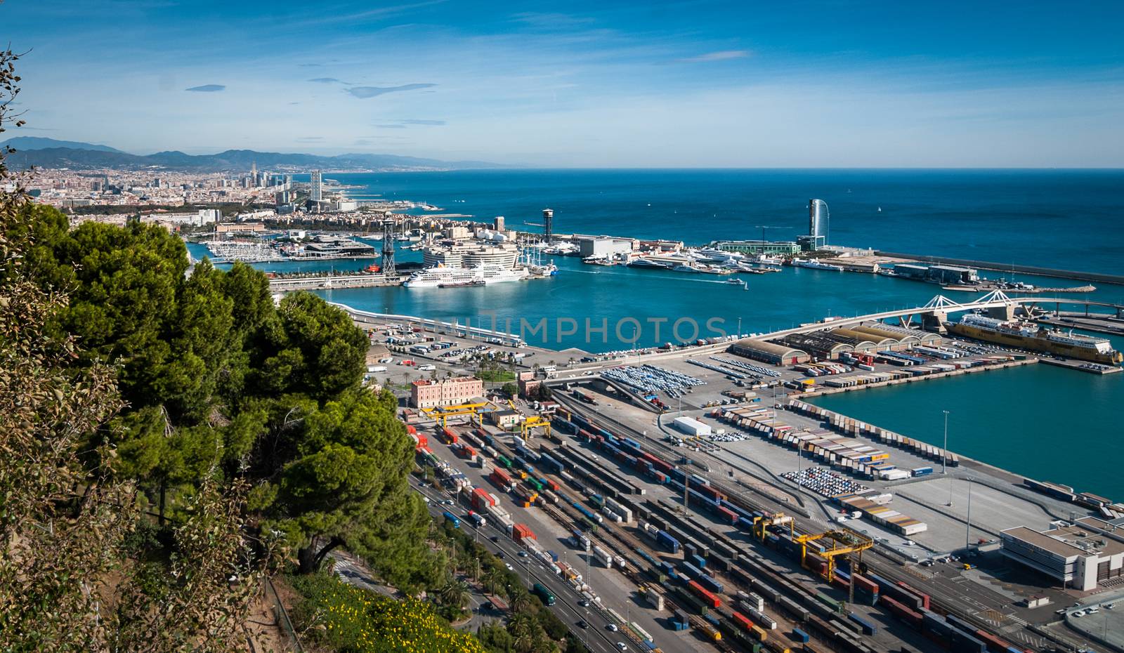 Beautiful Blue Commerce in the International puerta de Barcelona.