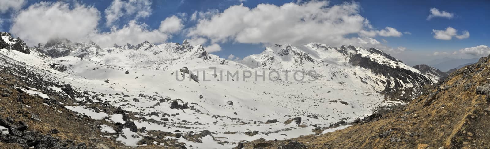 Scenic panorama of Himalayas near Kanchenjunga in Nepal